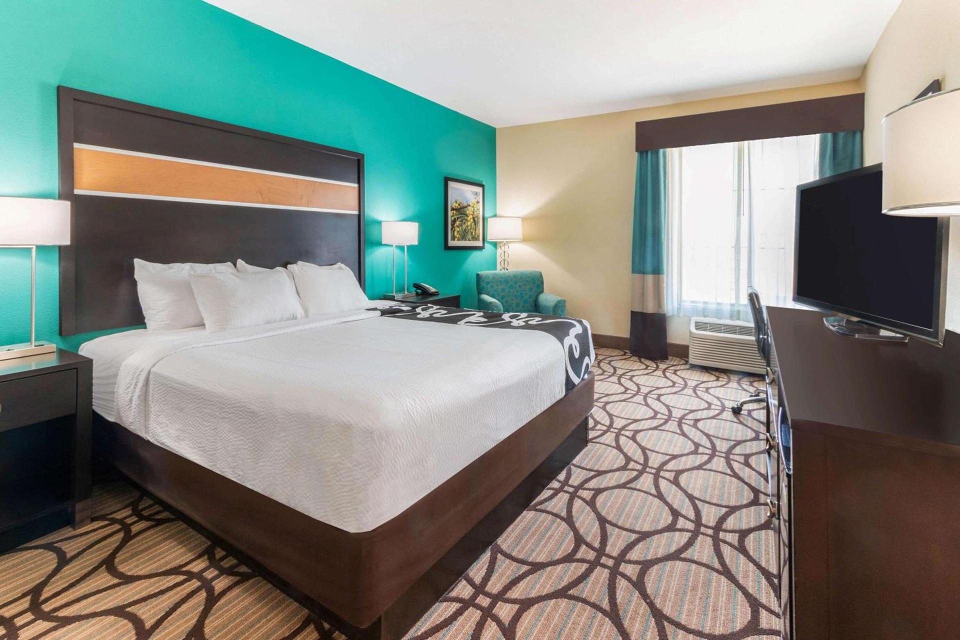 La Quinta by Wyndham Carlsbad photo 2
