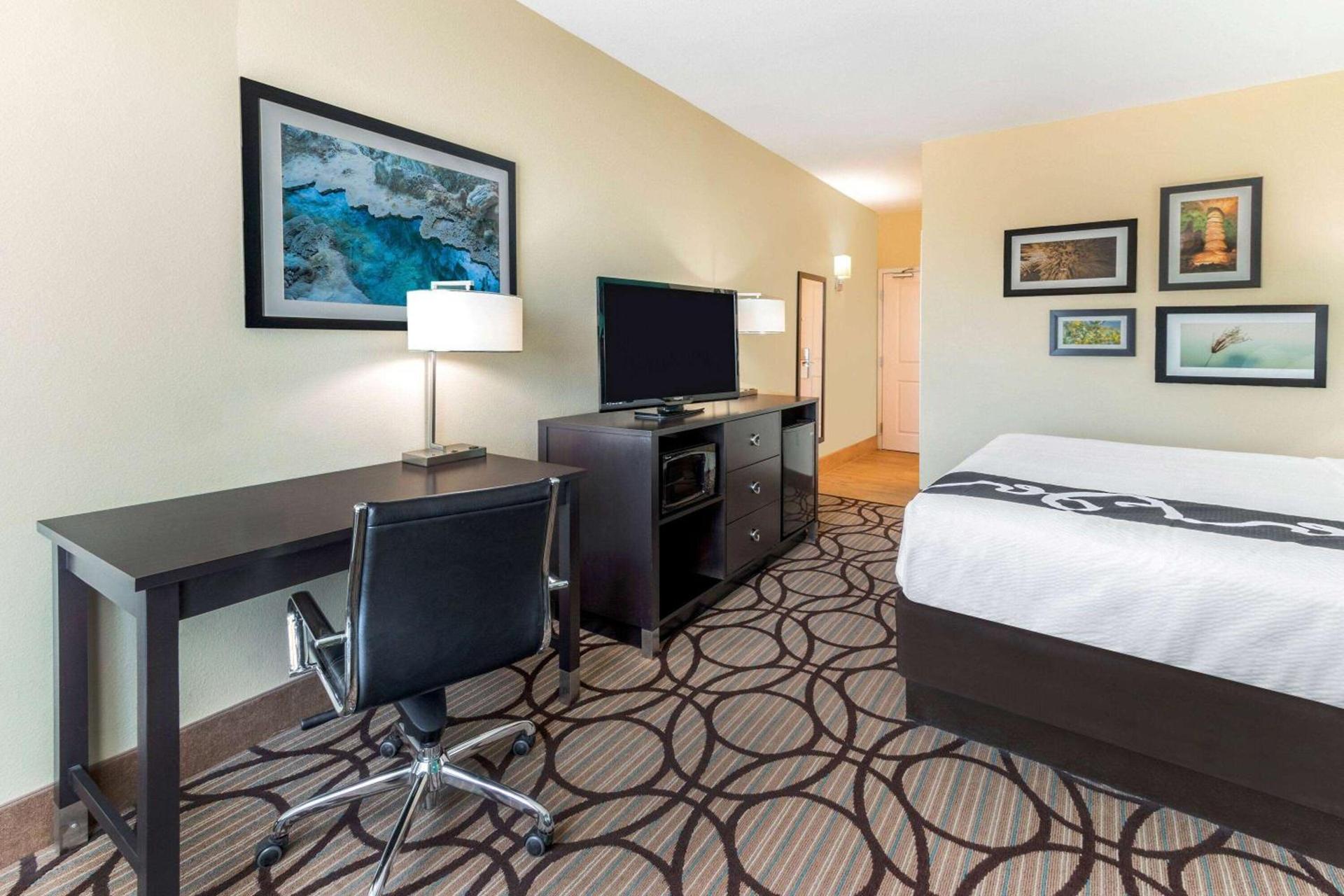 La Quinta by Wyndham Carlsbad photo 19