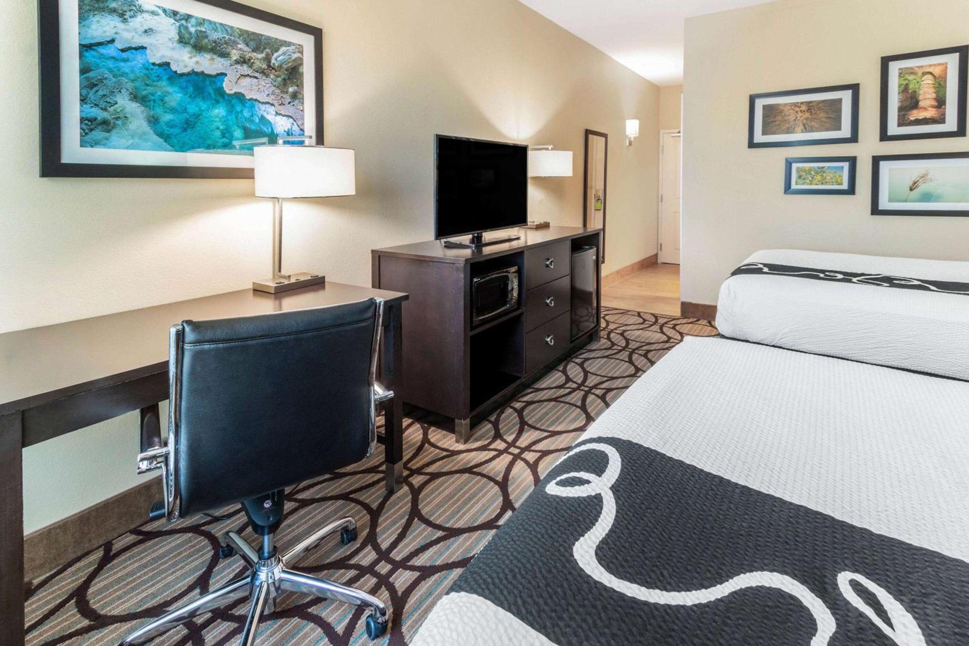 La Quinta by Wyndham Carlsbad photo 16