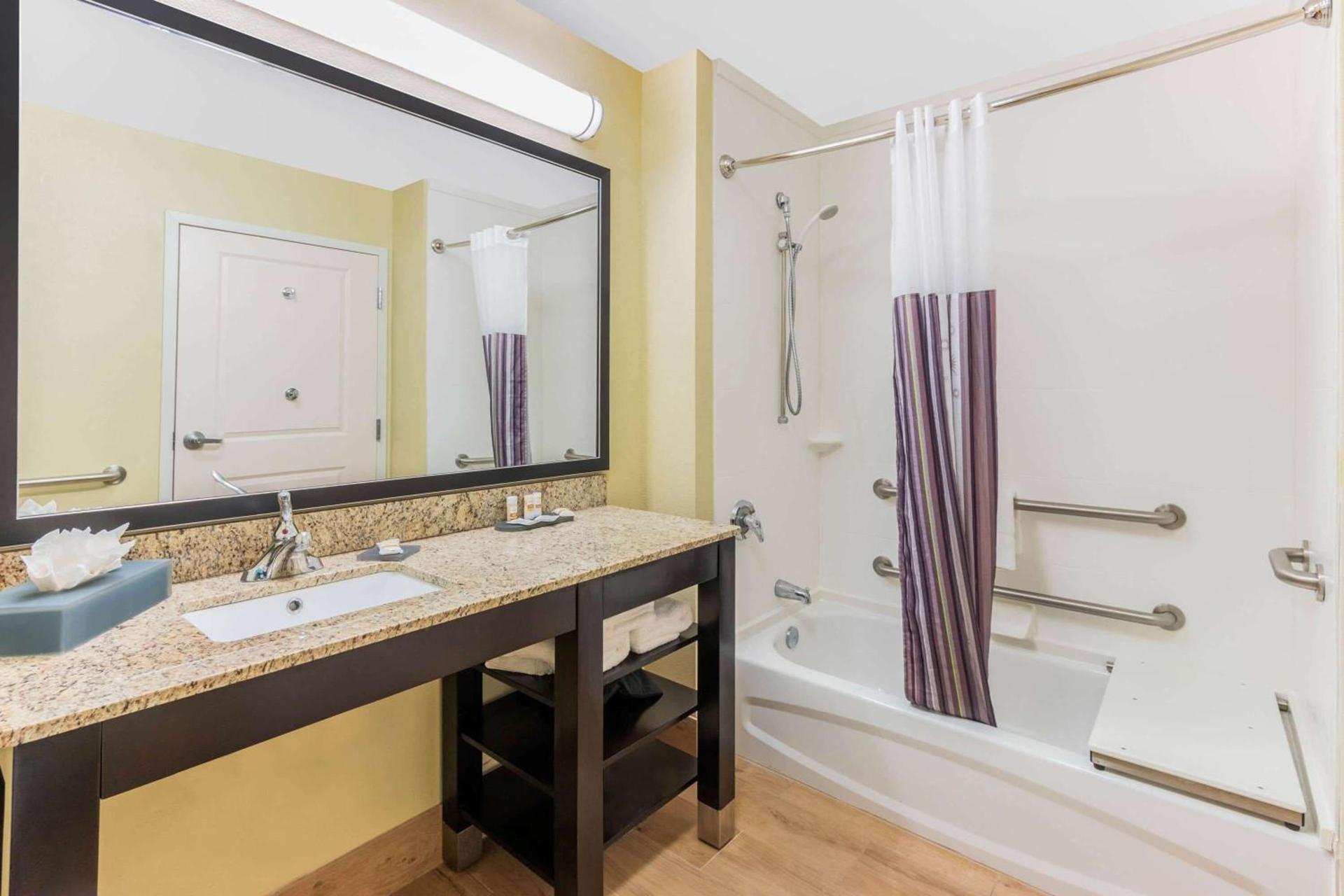 La Quinta by Wyndham Carlsbad photo 22