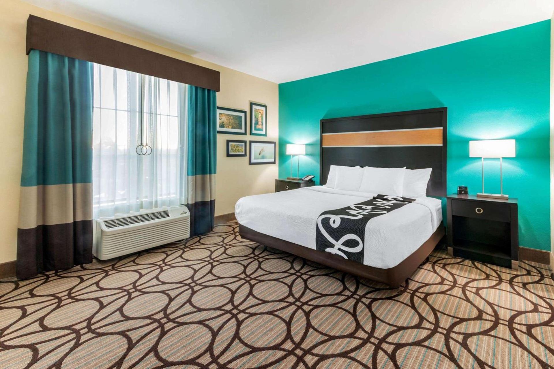 La Quinta by Wyndham Carlsbad photo 12
