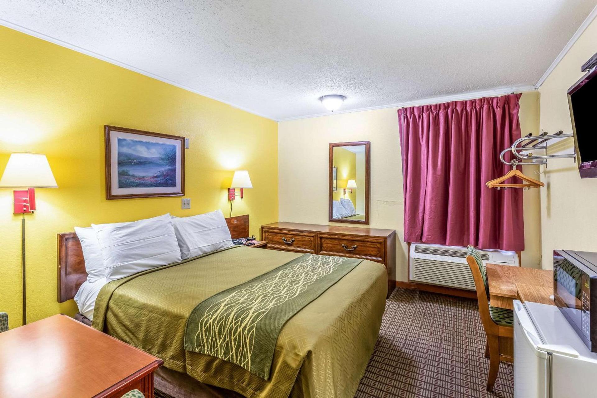 Econo Lodge Morgantown photo 6
