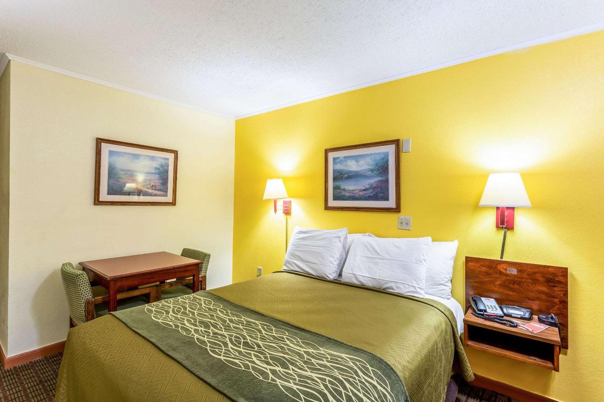 Econo Lodge Morgantown photo 7