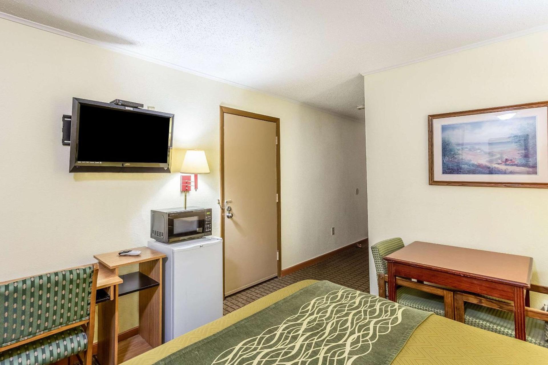 Econo Lodge Morgantown photo 8