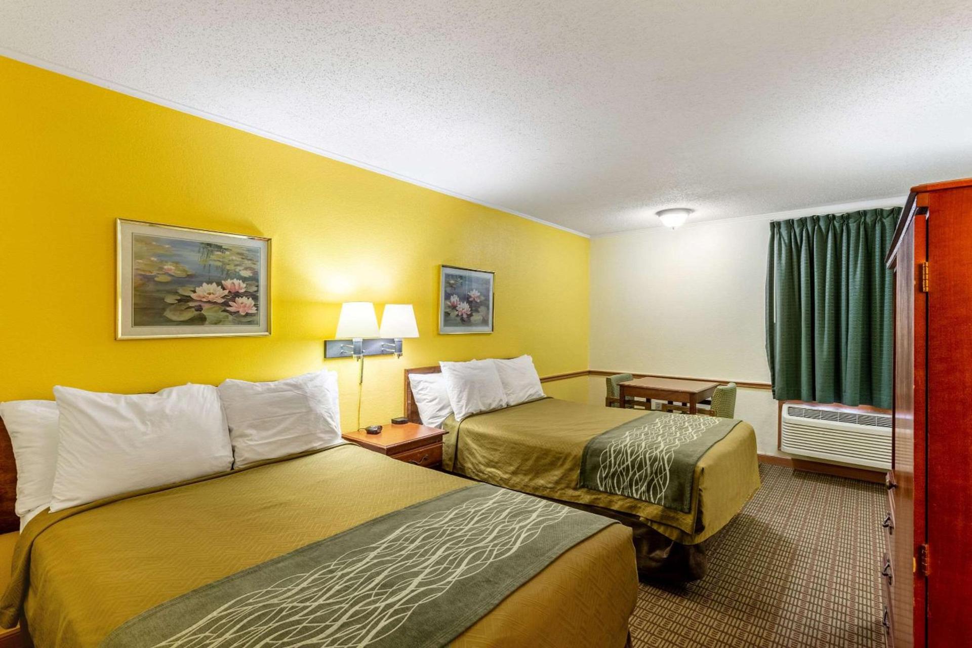 Econo Lodge Morgantown photo 10