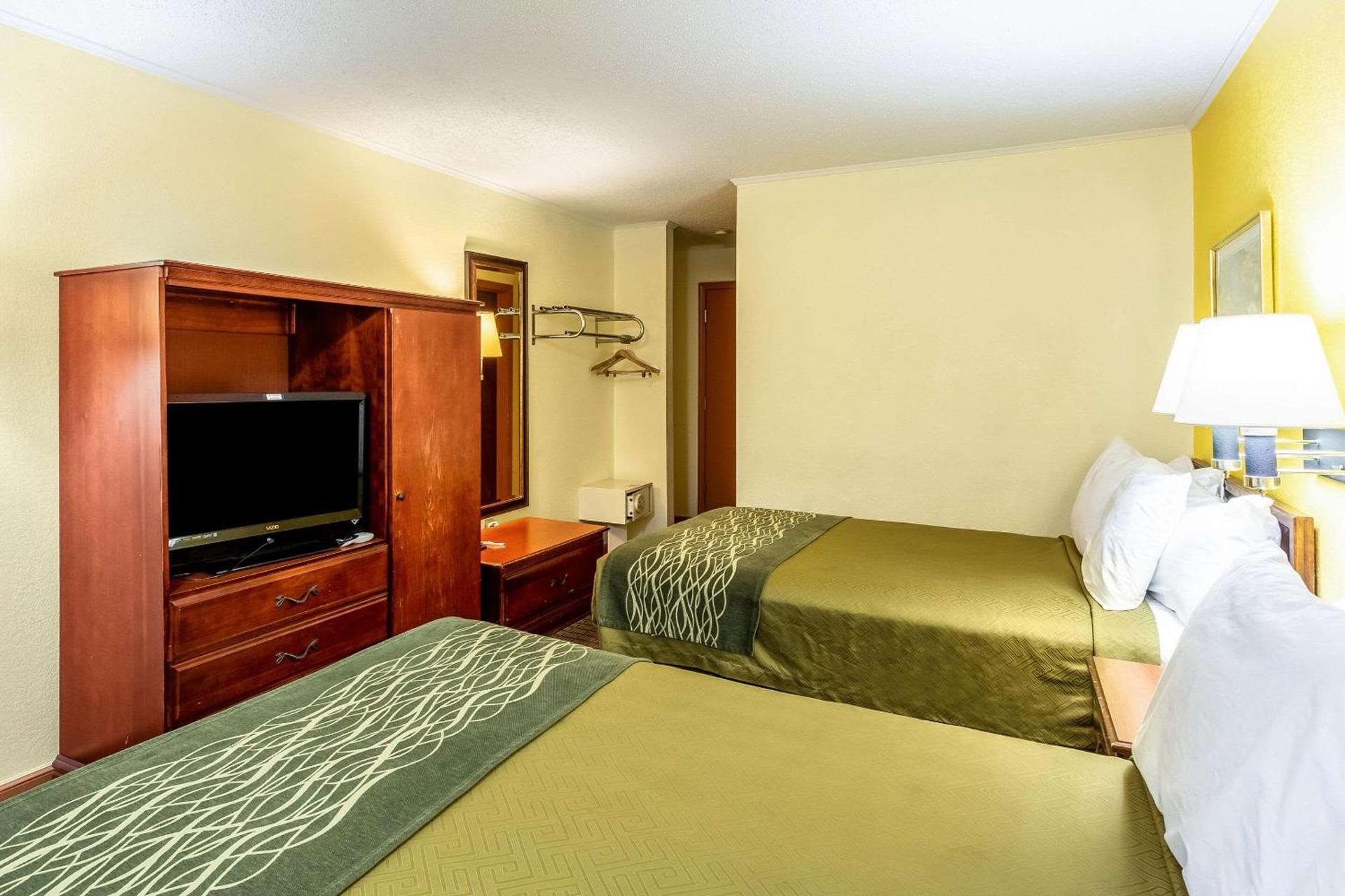 Econo Lodge Morgantown photo 11