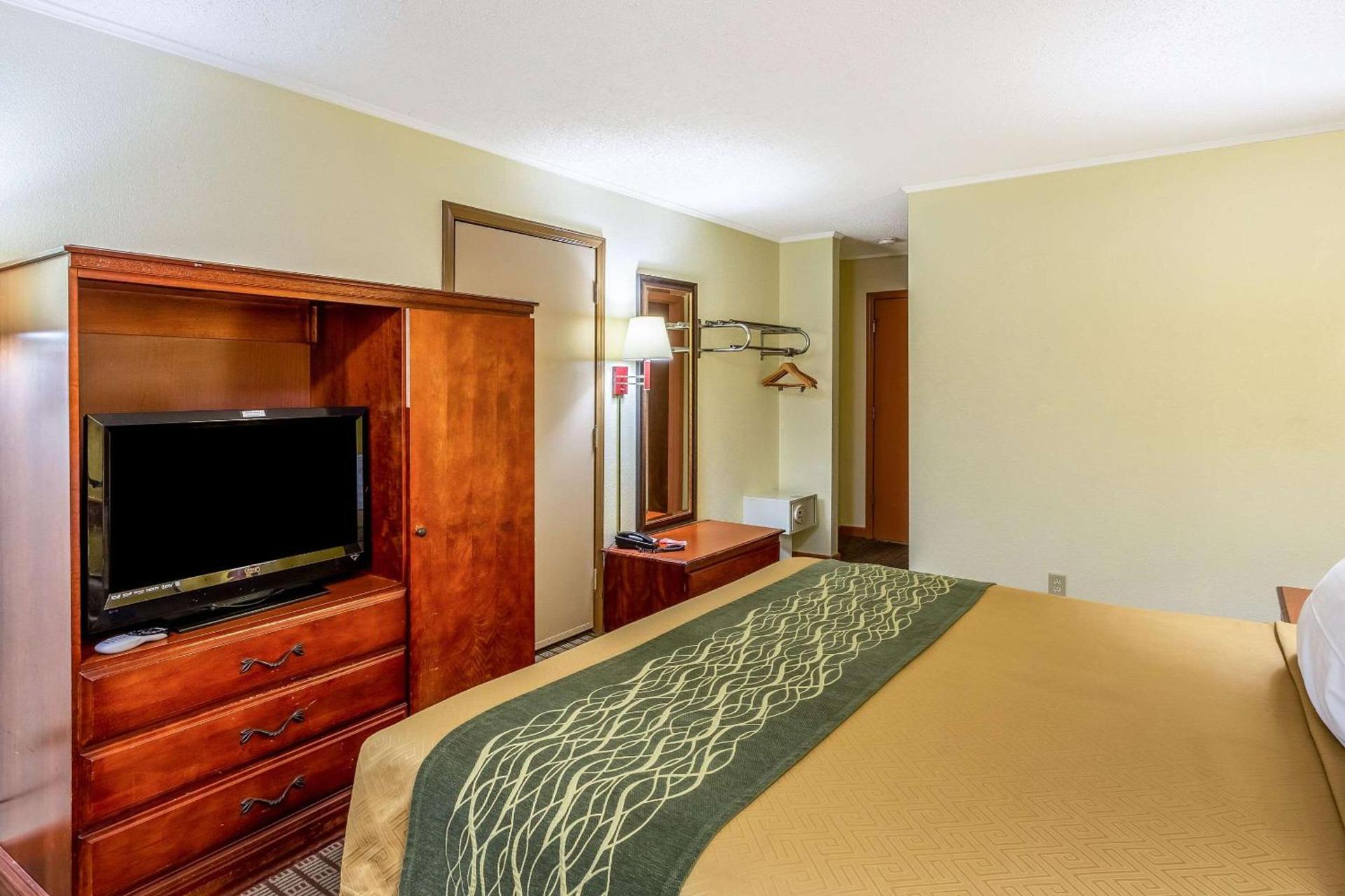 Econo Lodge Morgantown photo 15