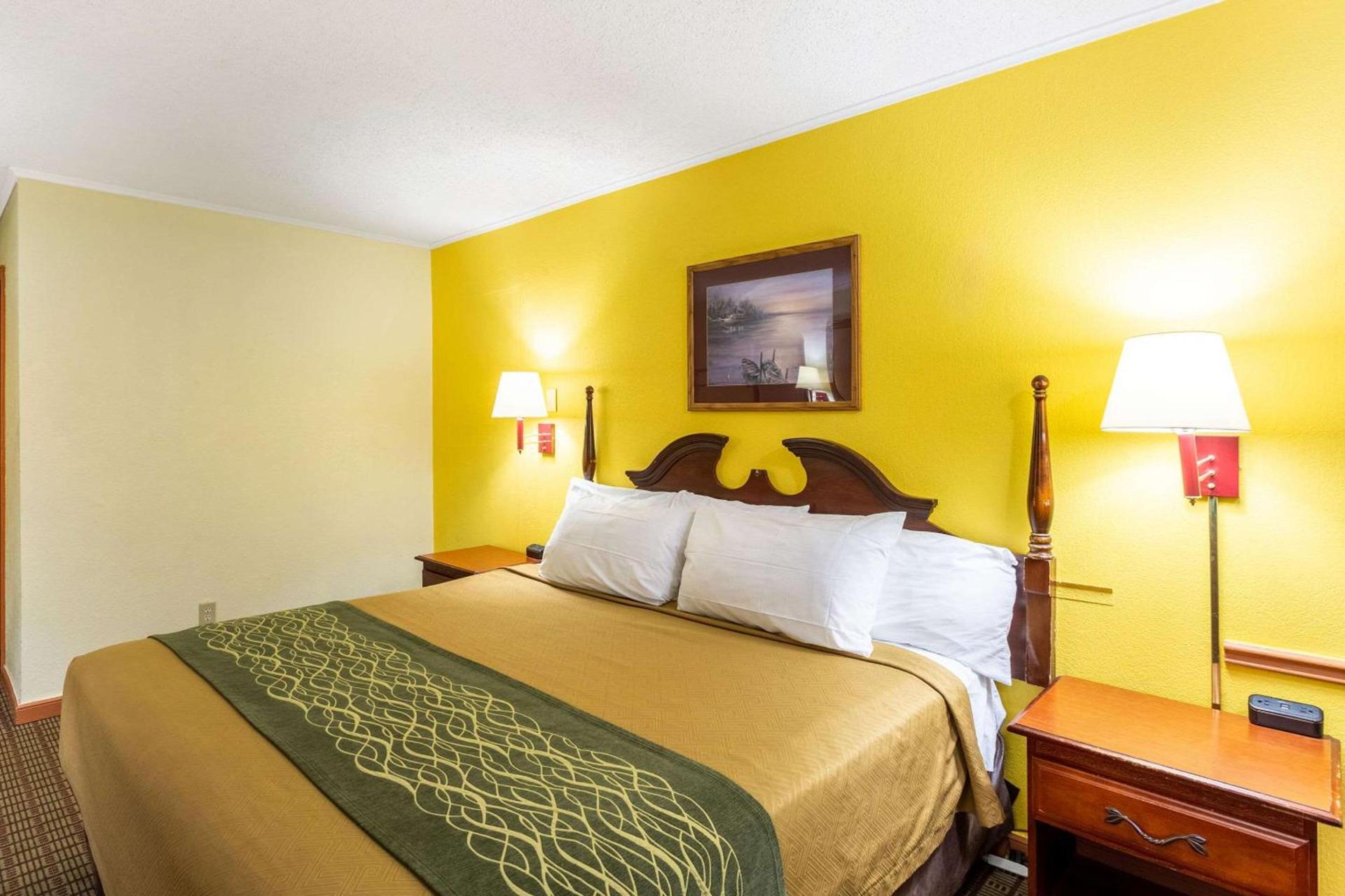 Econo Lodge Morgantown photo 16