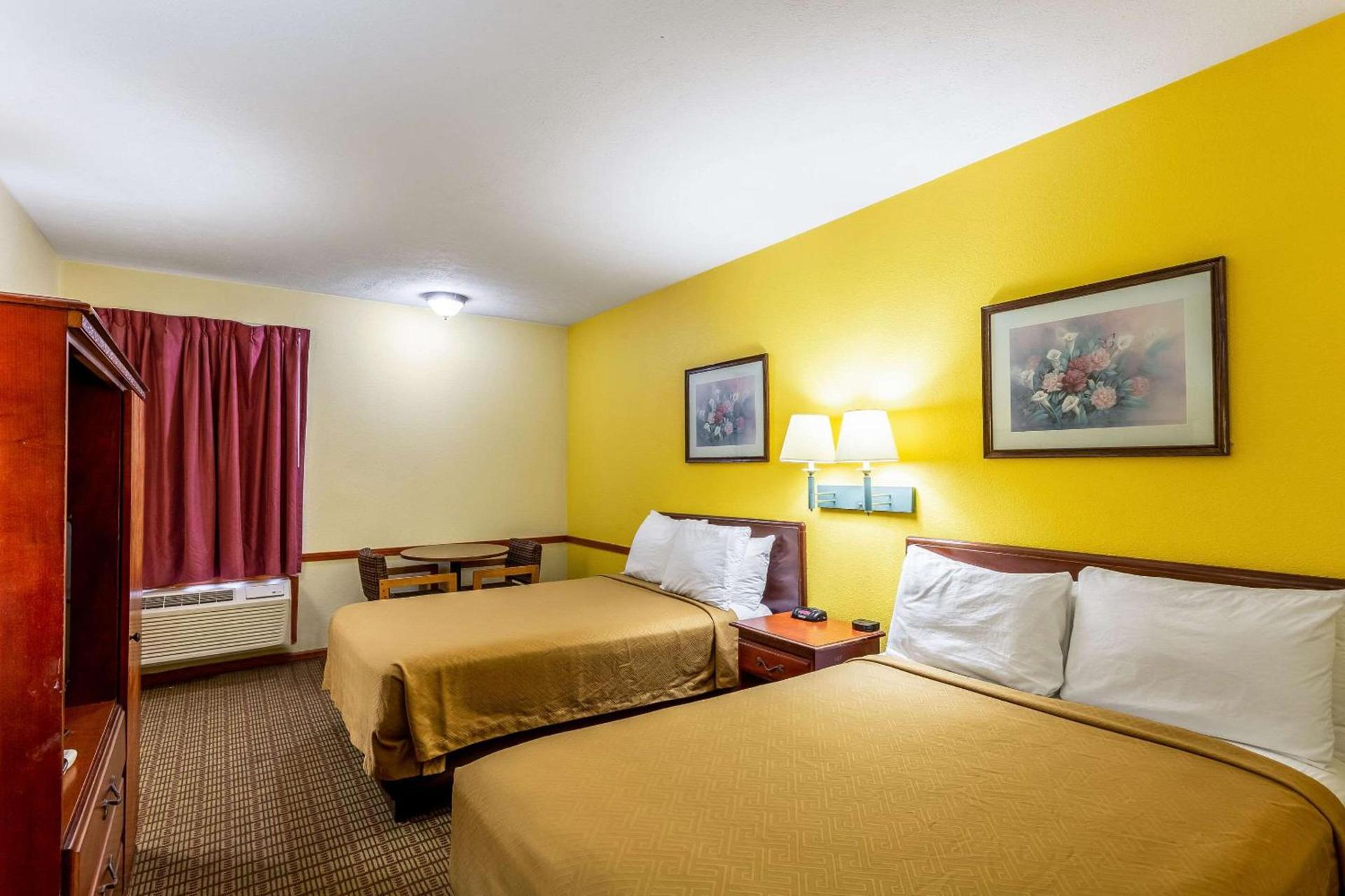 Econo Lodge Morgantown photo 19