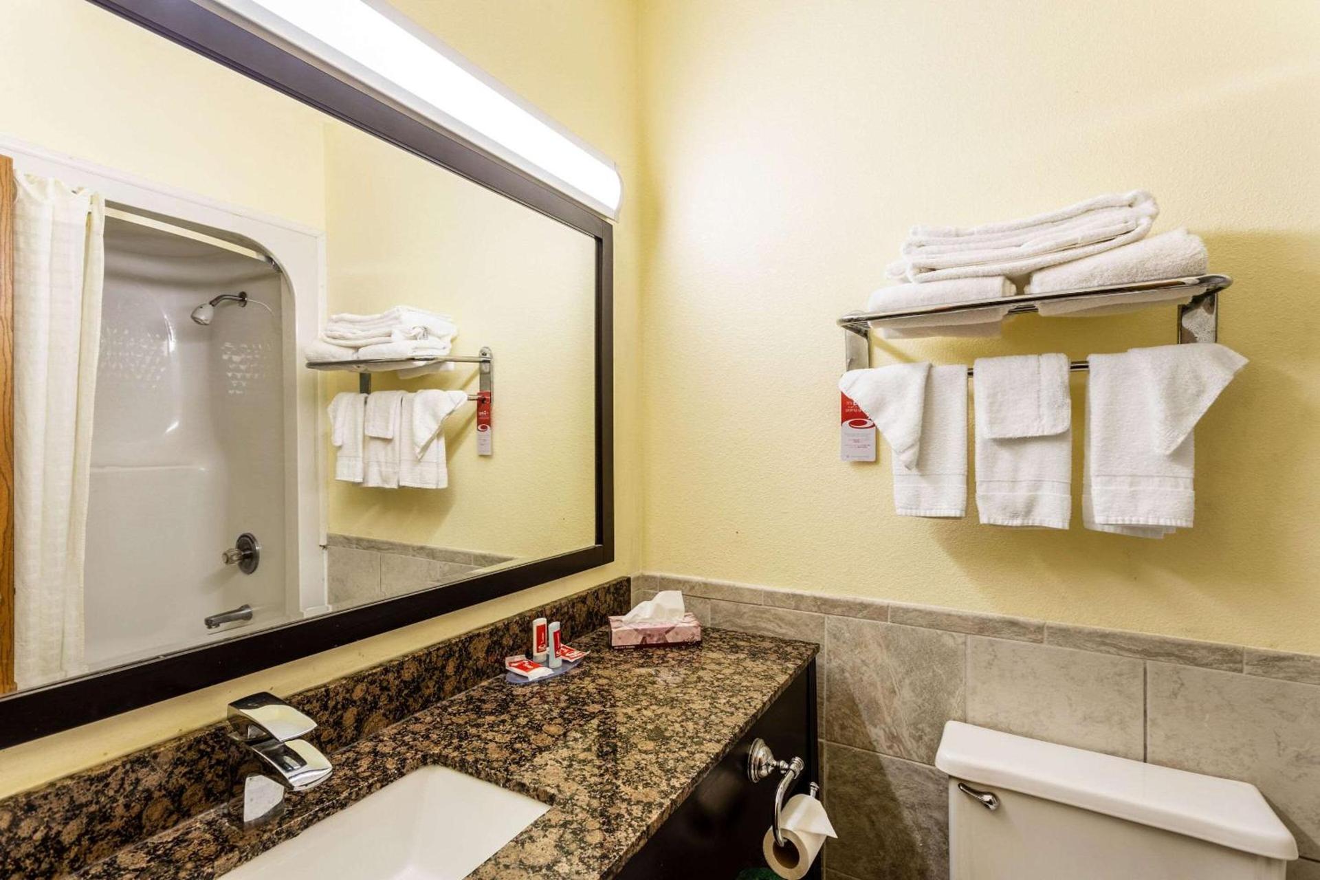 Econo Lodge Morgantown photo 20