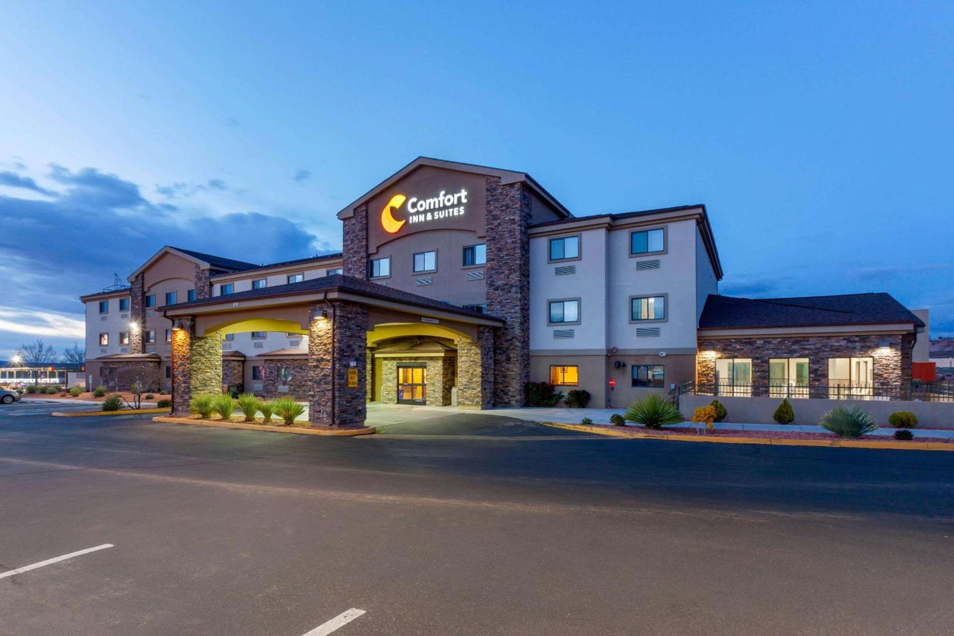 Comfort Inn & Suites Page at Lake Powell photo 2