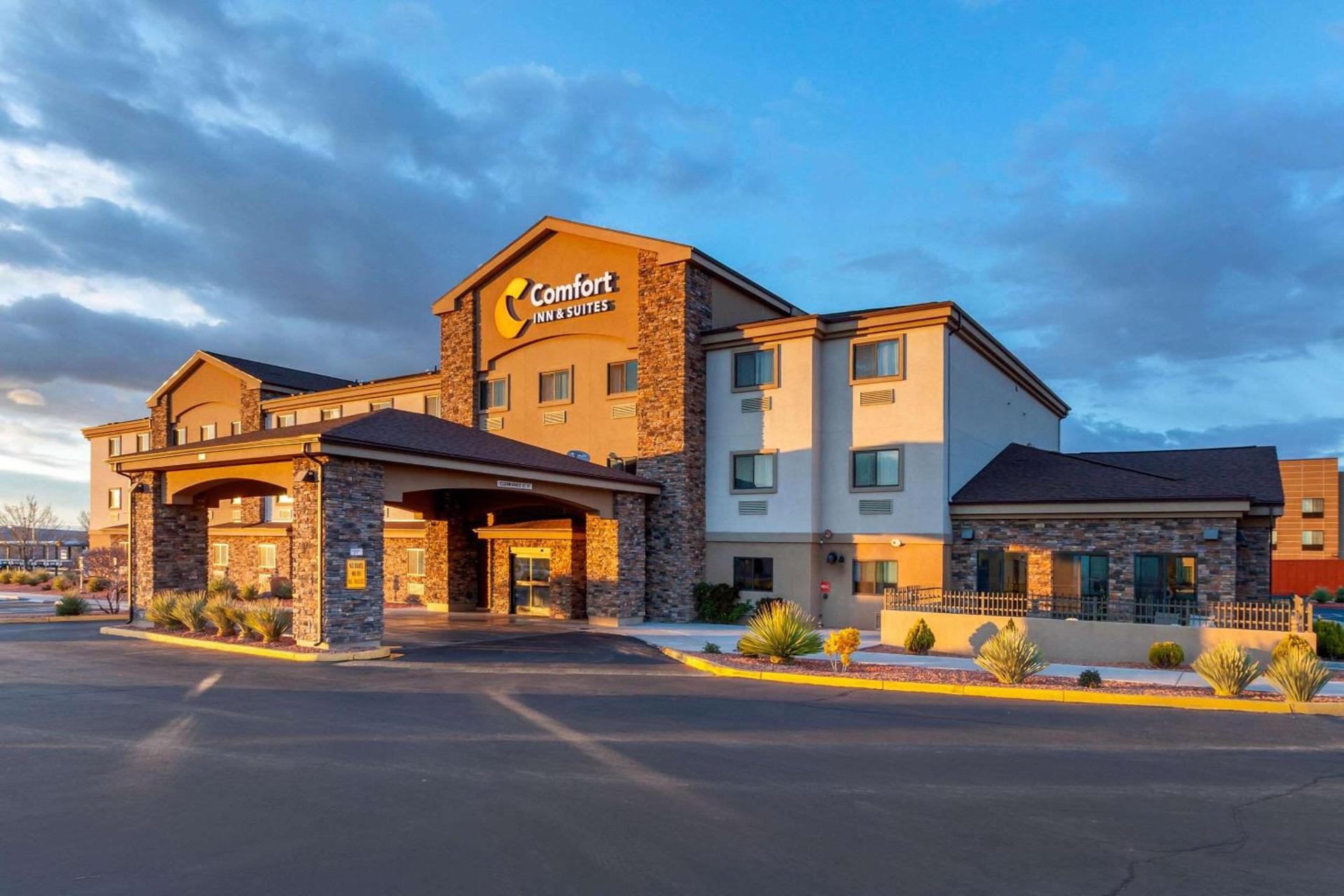 Comfort Inn & Suites Page at Lake Powell photo 1