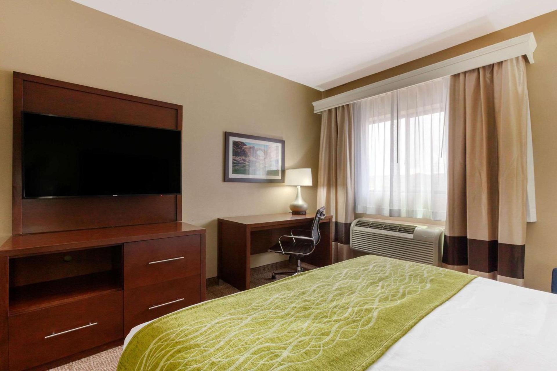 Comfort Inn & Suites Page at Lake Powell photo 14