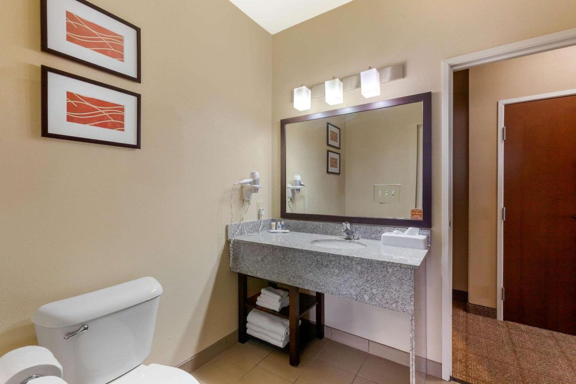 Comfort Inn & Suites Page at Lake Powell photo 21