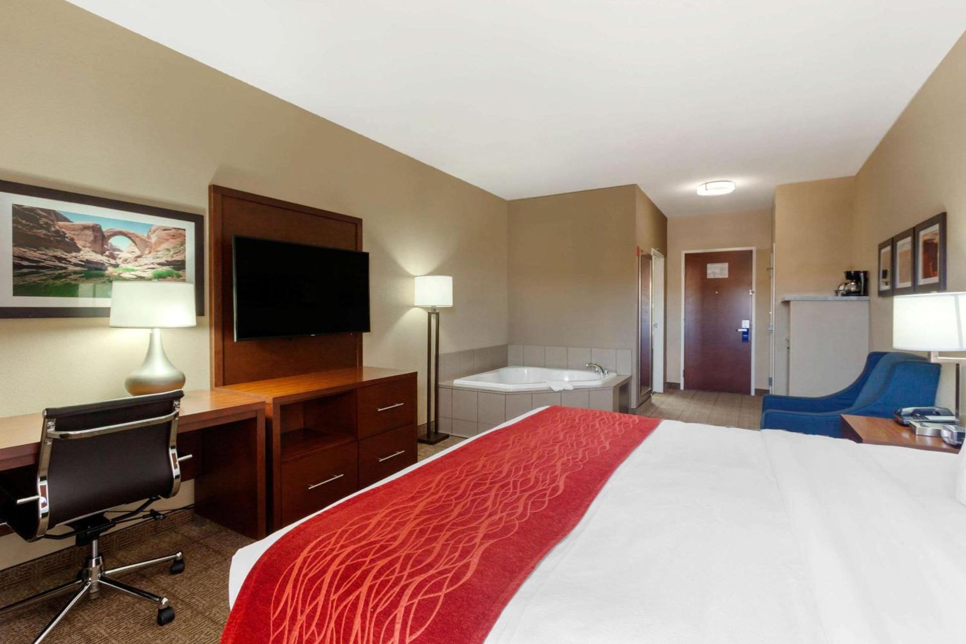 Comfort Inn & Suites Page at Lake Powell photo 24