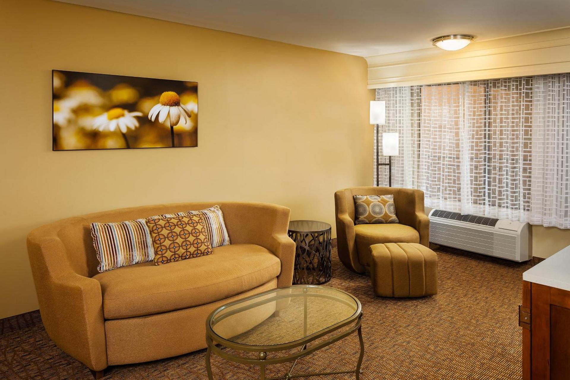 Holiday Inn Express Simi Valley by IHG photo 21