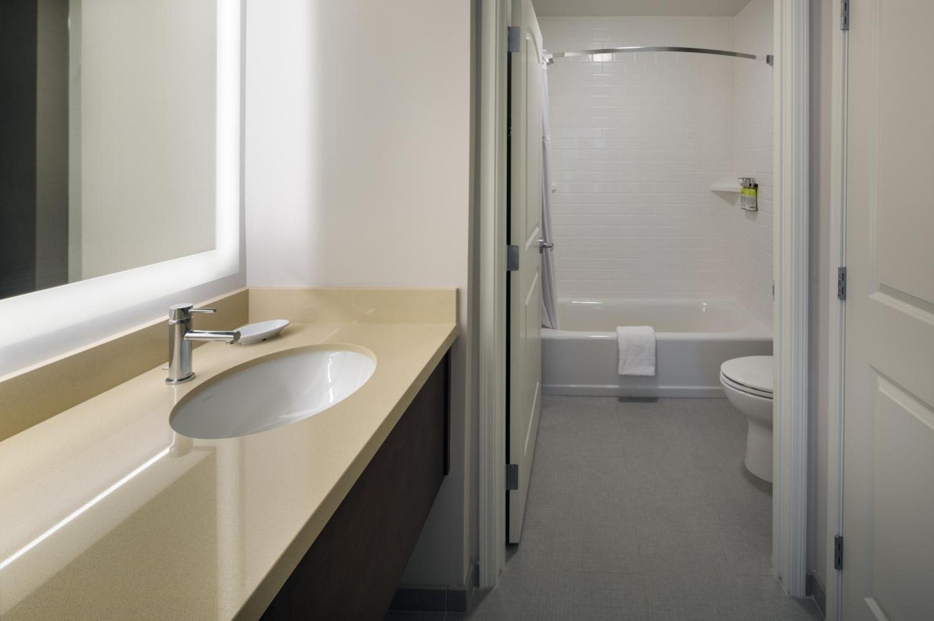 Staybridge Suites - Phoenix – Biltmore Area by IHG photo 6
