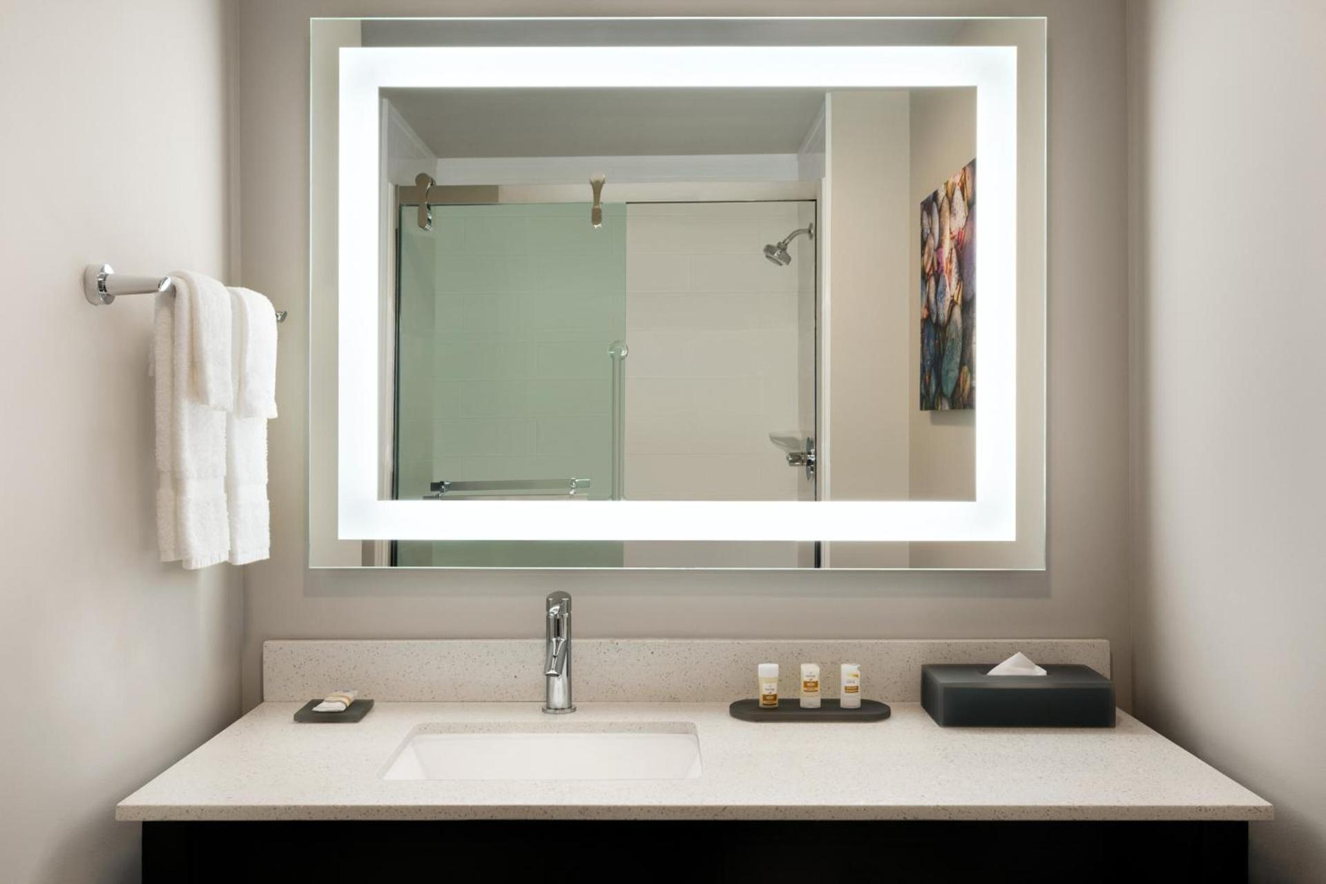 La Quinta Inn & Suites by Wyndham Burlington photo 13