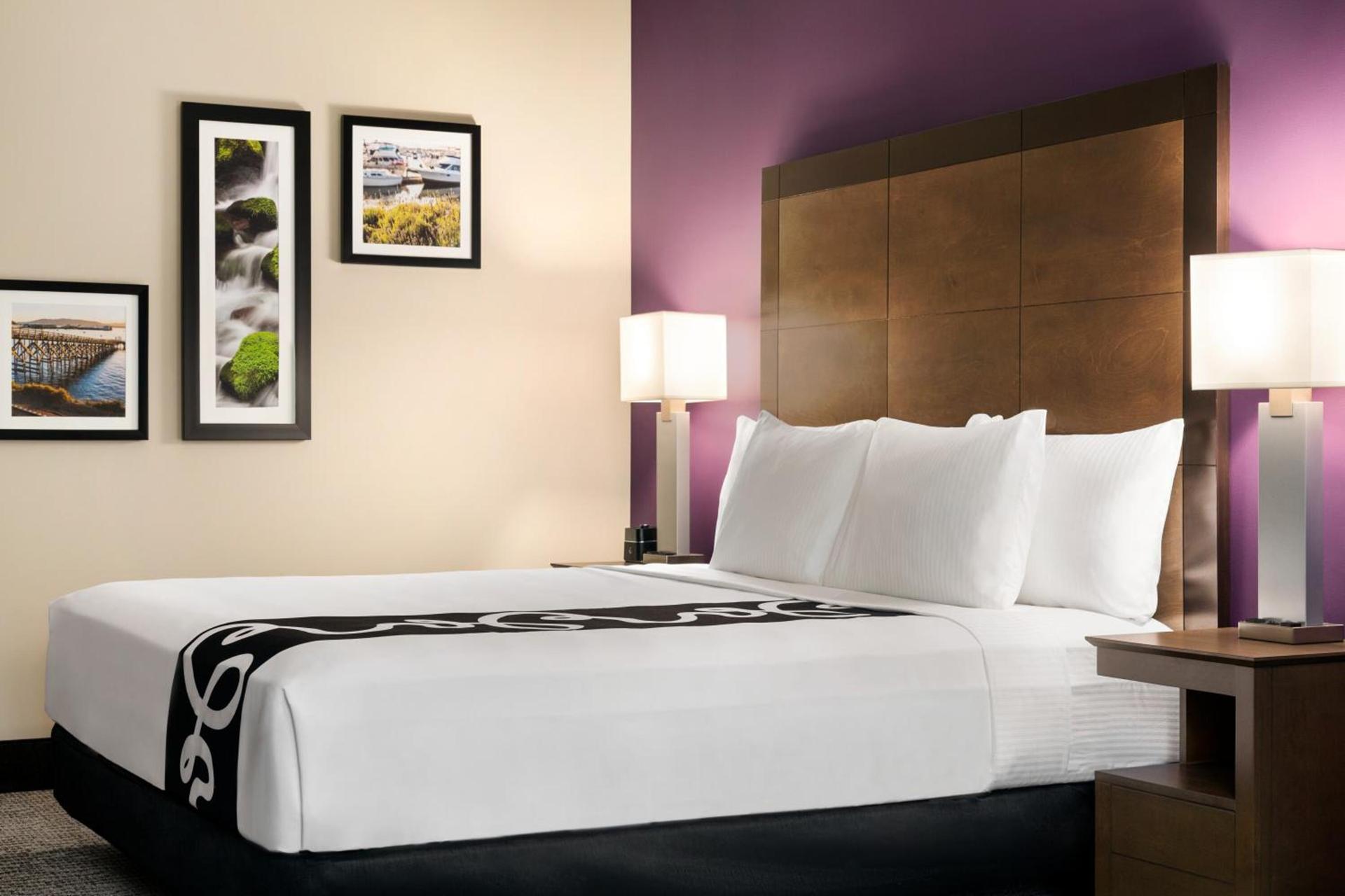 La Quinta Inn & Suites by Wyndham Burlington photo 12