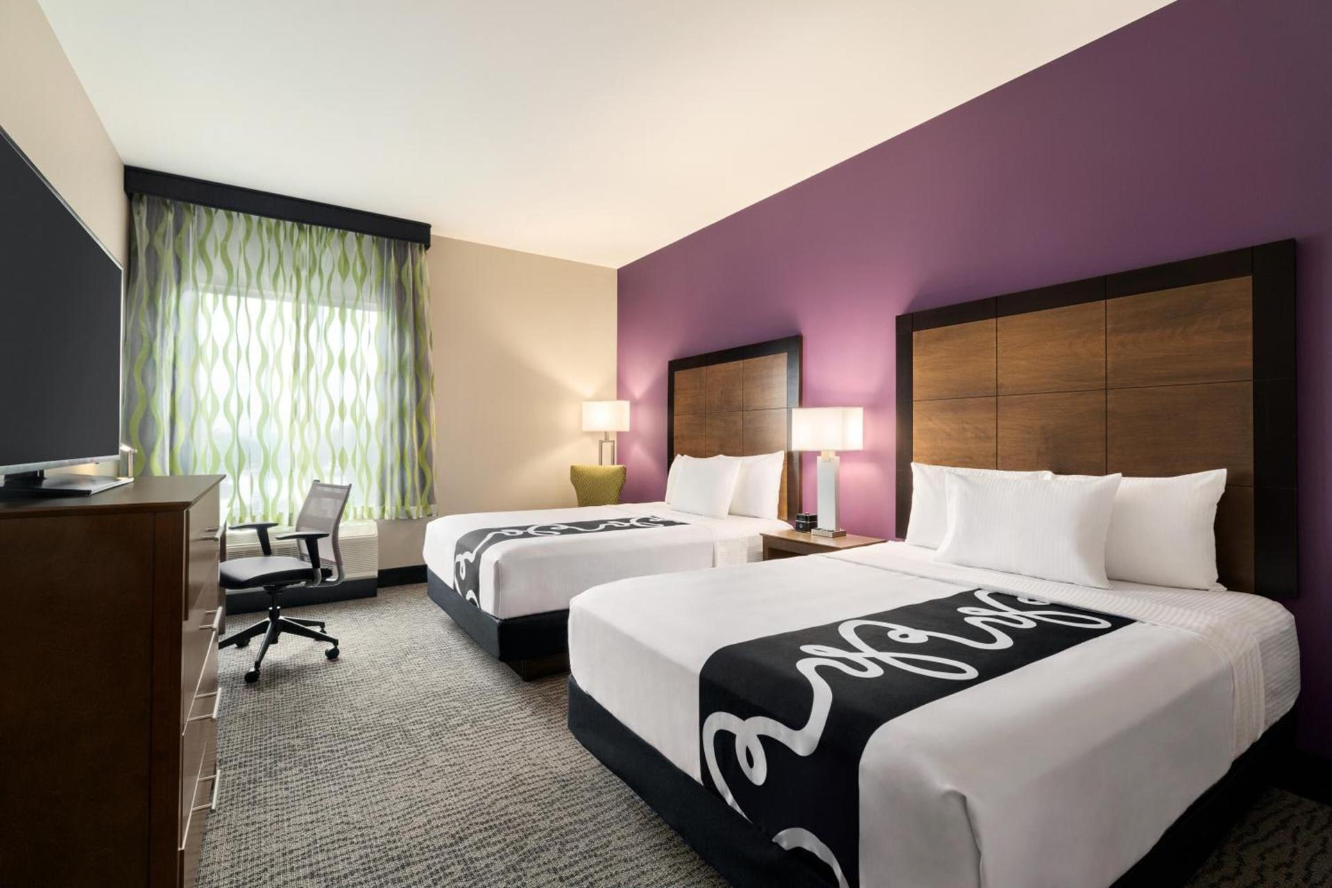 La Quinta Inn & Suites by Wyndham Burlington photo 10