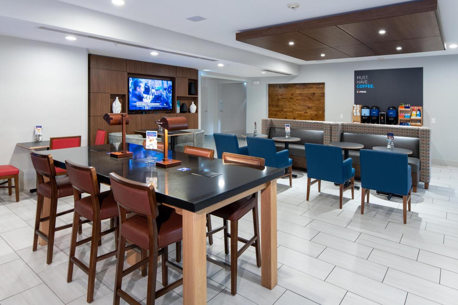 Holiday Inn Express Hotel & Suites Dallas South - DeSoto by IHG photo 10
