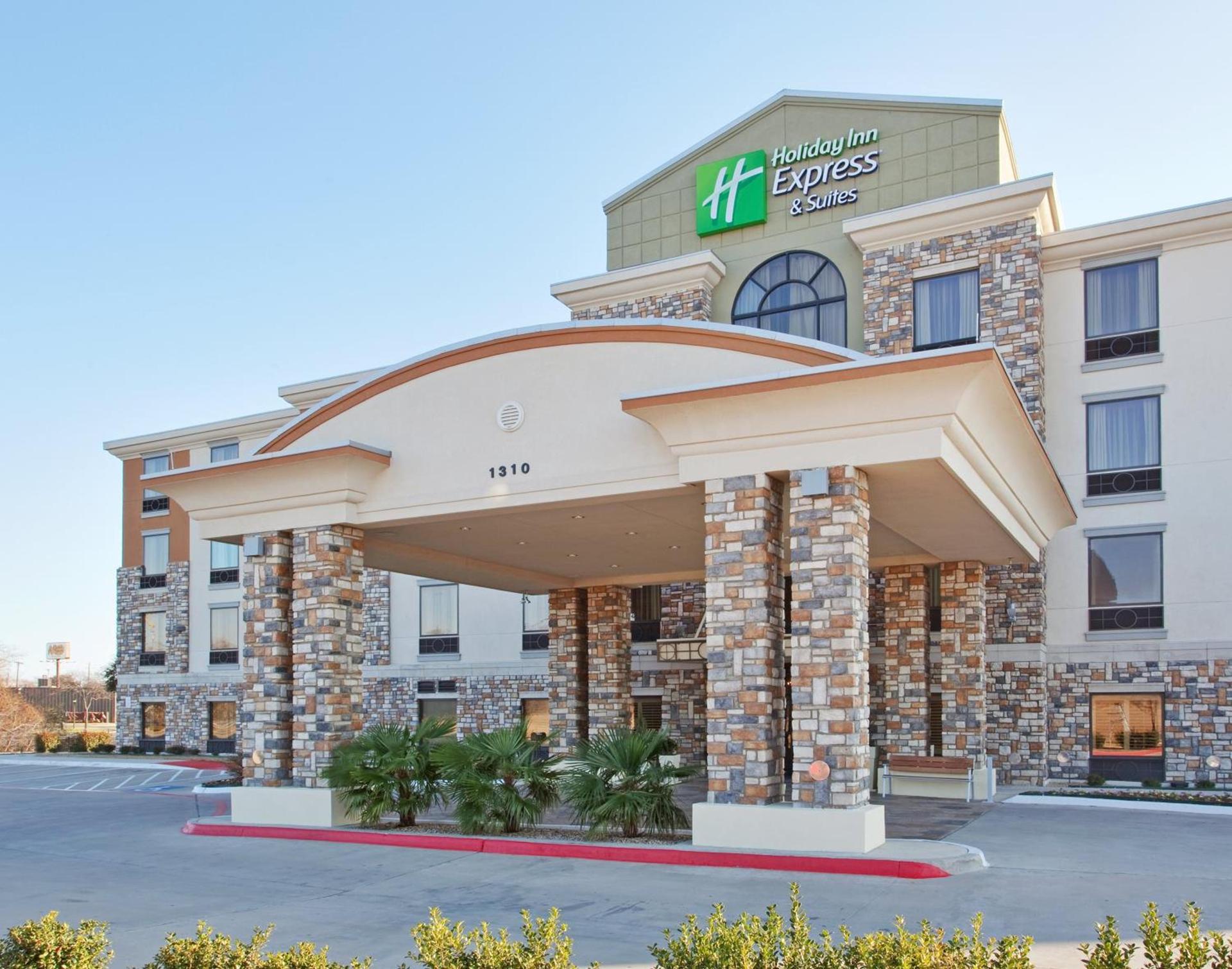 Holiday Inn Express Hotel & Suites Dallas South - DeSoto by IHG — hotel in DeSoto