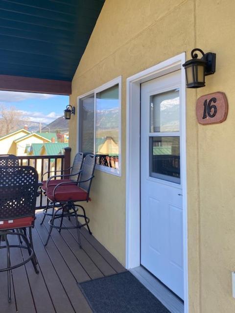 Yellowstone Riverside Cottages photo 9