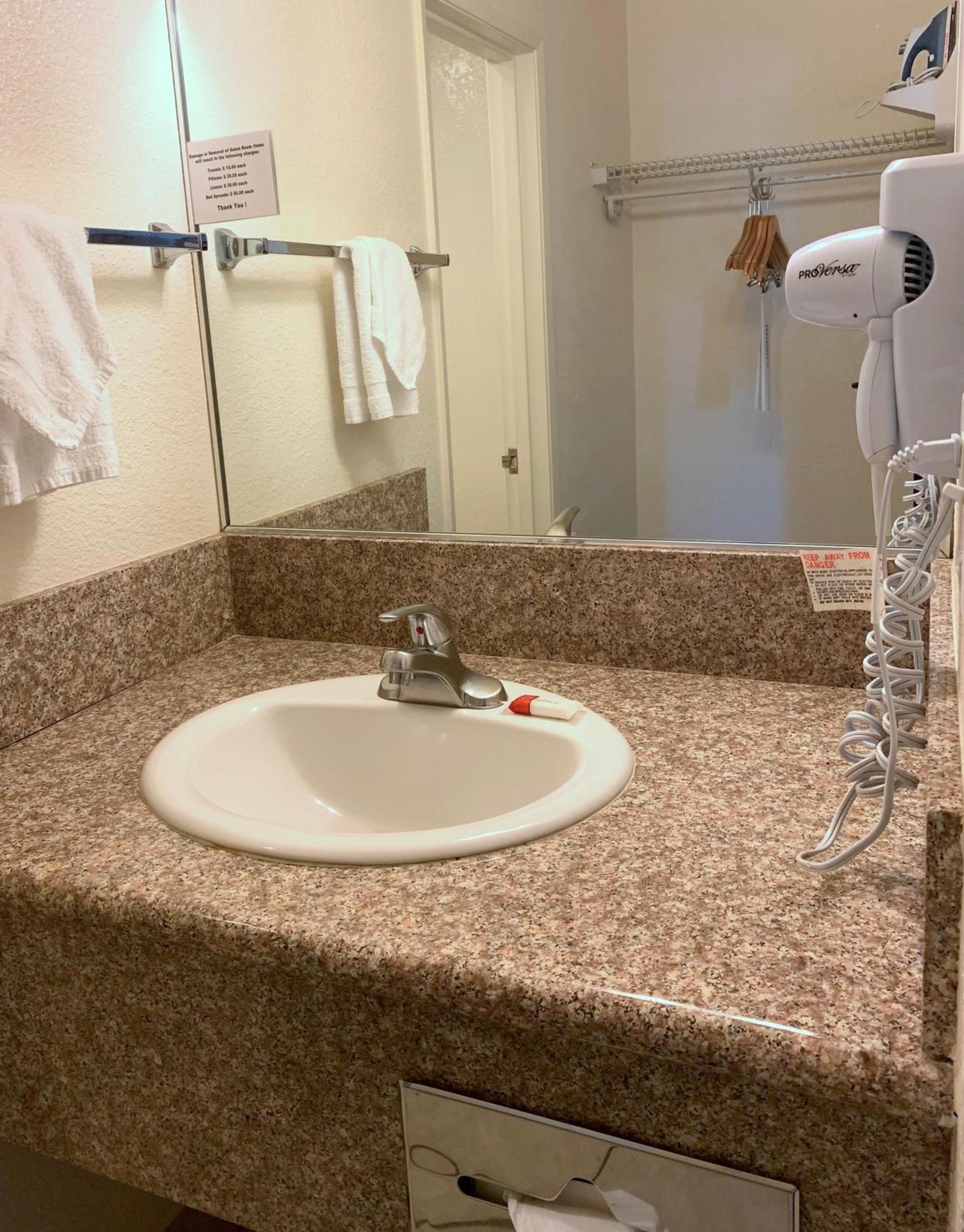 Super 8 by Wyndham Las Vegas North Strip/Fremont St. Area photo 17