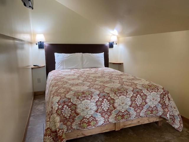 Yellowstone Riverside Cottages photo 35
