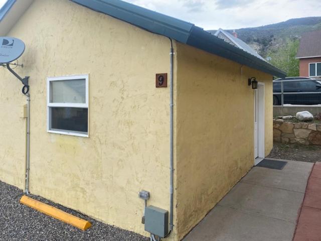 Yellowstone Riverside Cottages photo 4