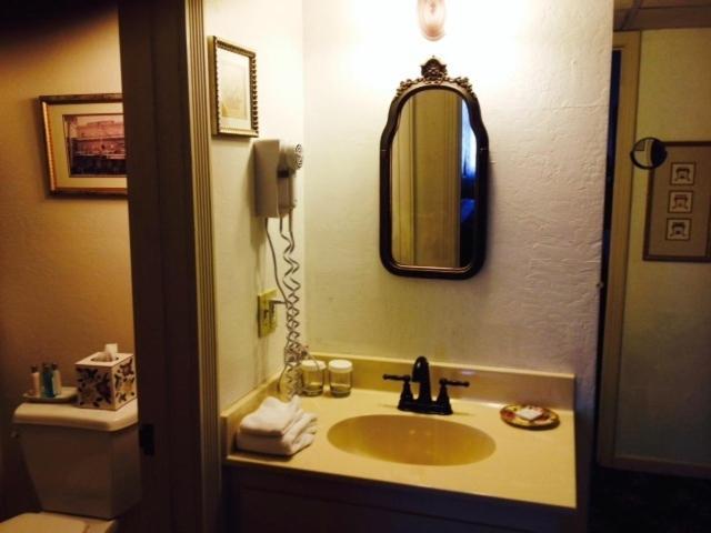 Historic Cary House Hotel photo 36