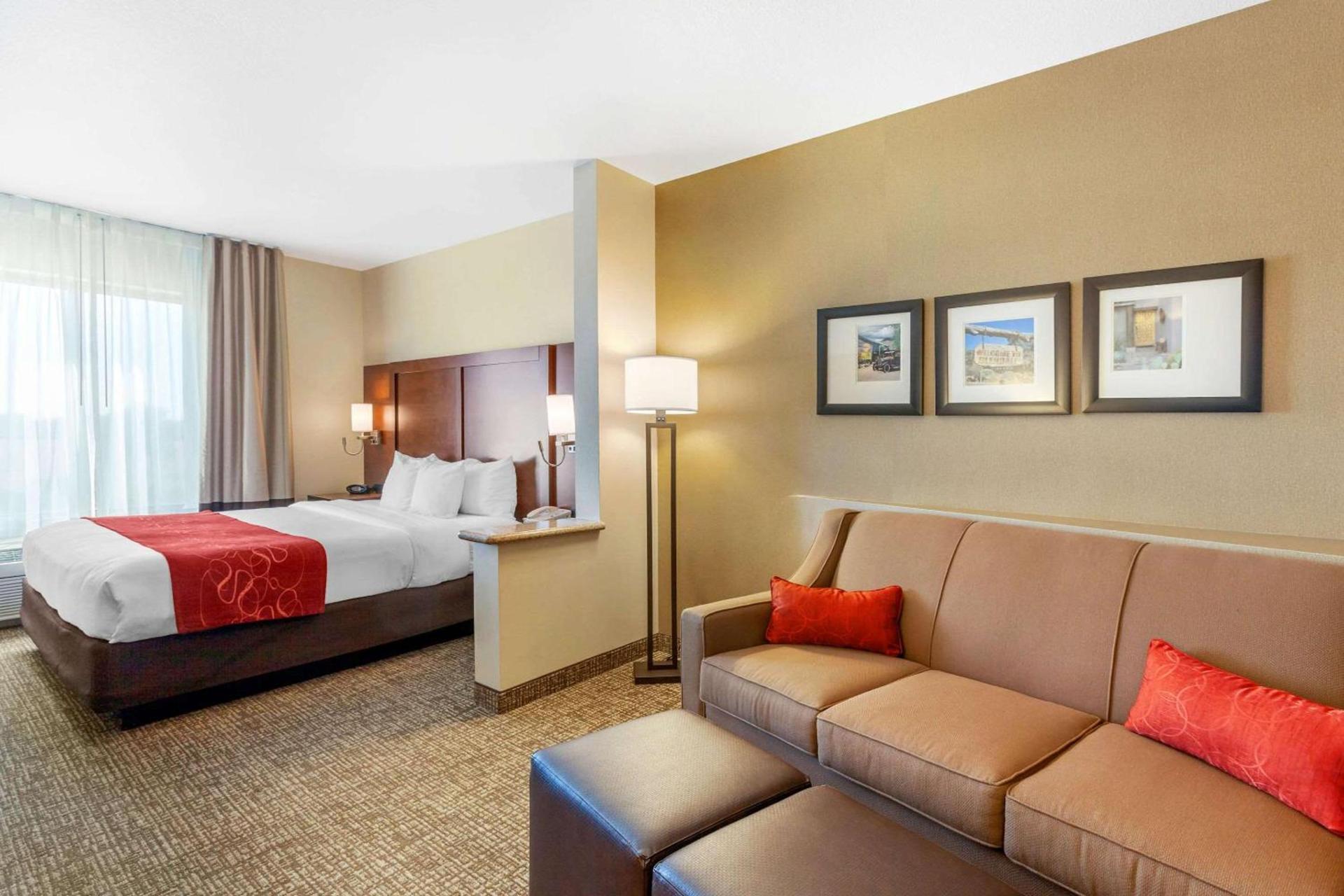 Comfort Suites Glendale - State Farm Stadium Area photo 7