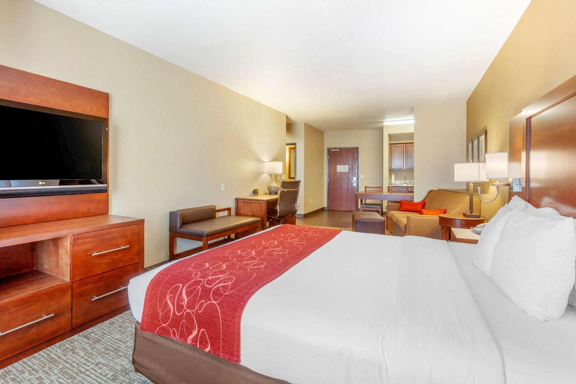 Comfort Suites Glendale - State Farm Stadium Area photo 15