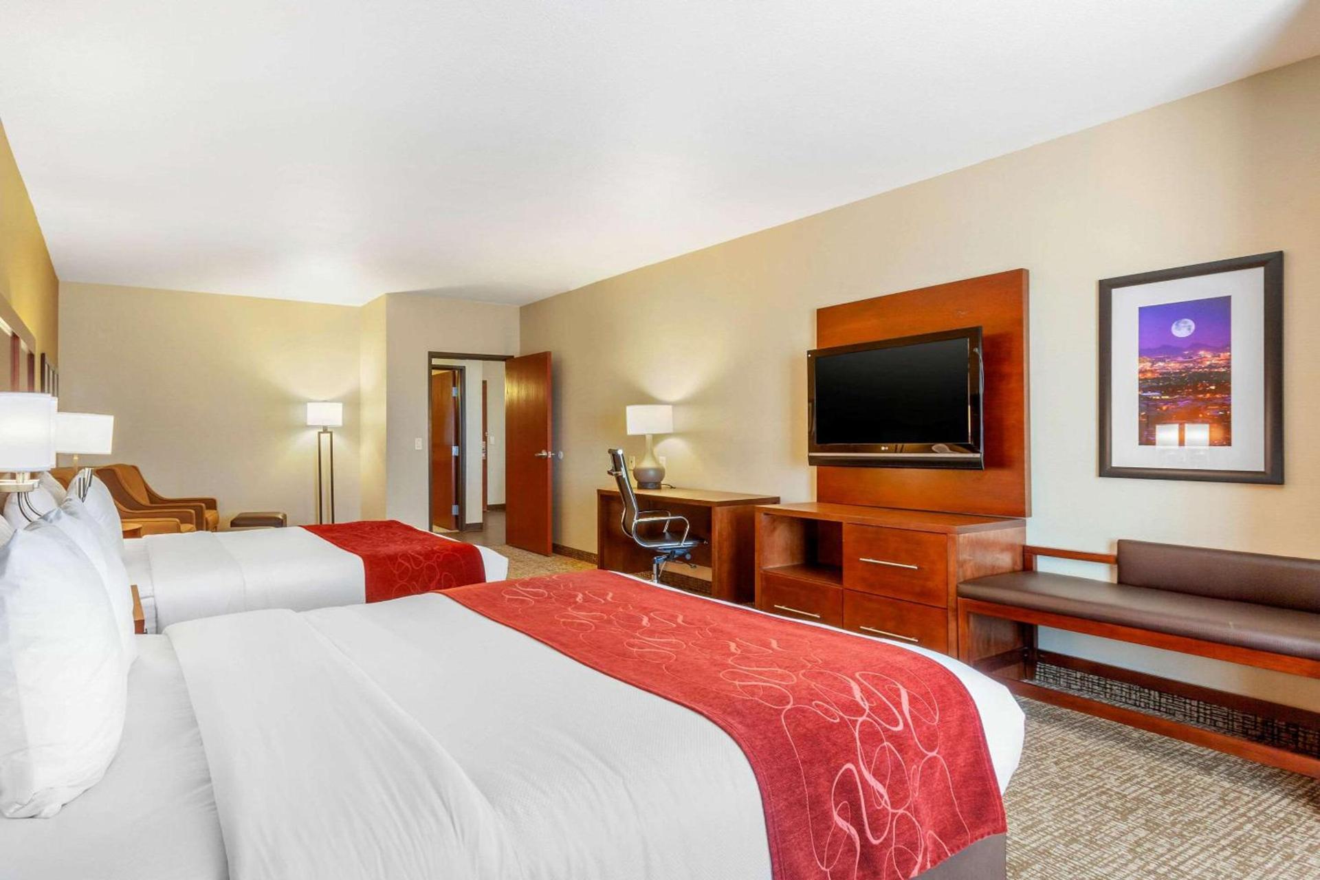 Comfort Suites Glendale - State Farm Stadium Area photo 16