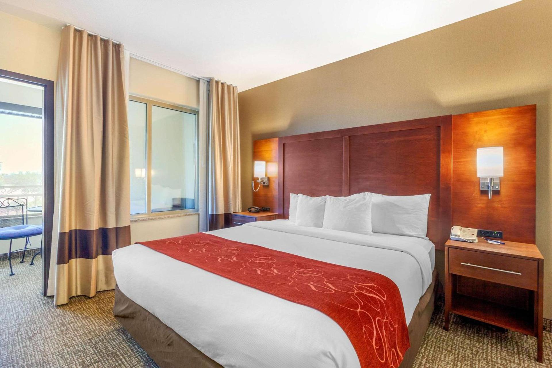 Comfort Suites Glendale - State Farm Stadium Area photo 17