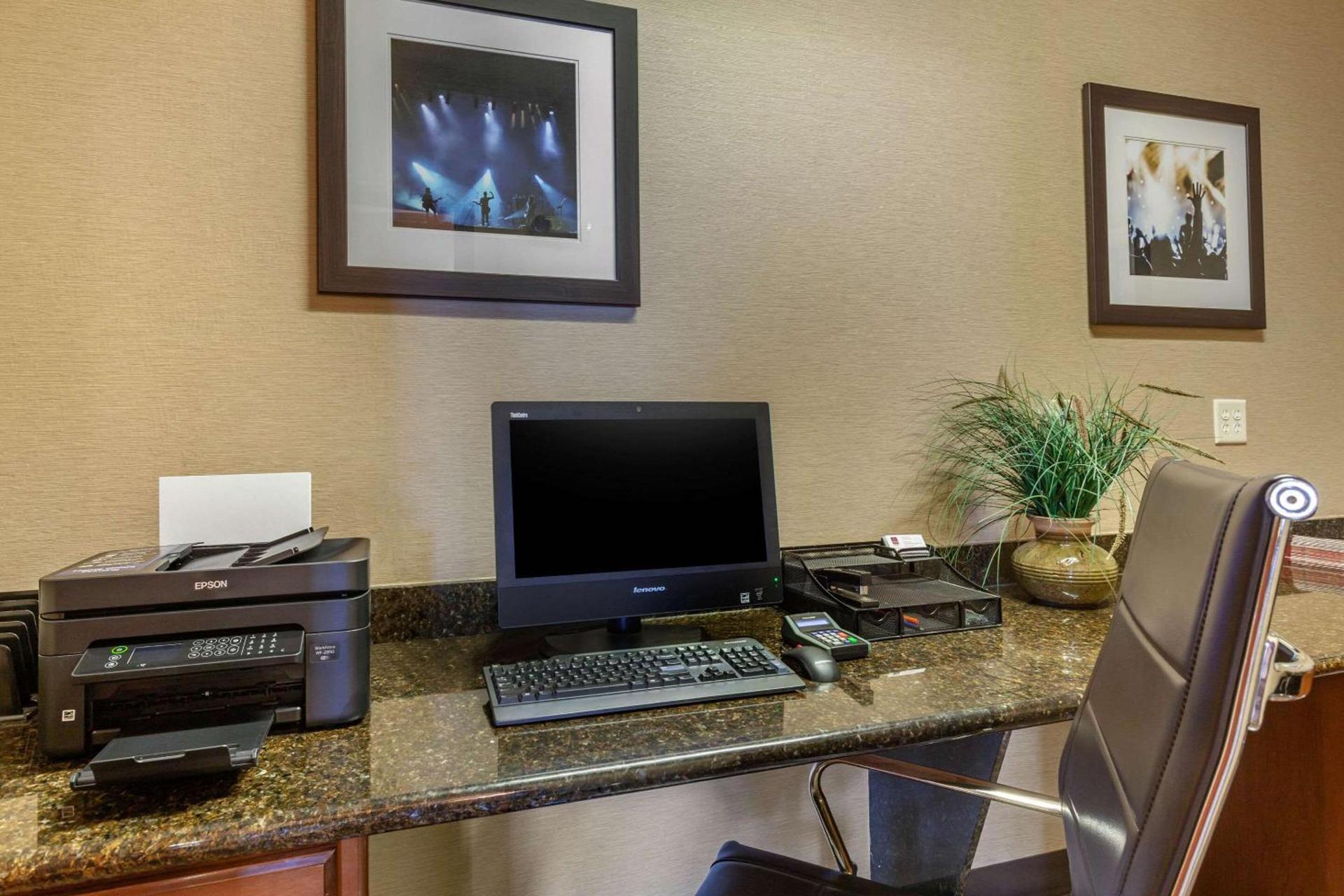 Comfort Suites Glendale - State Farm Stadium Area photo 31