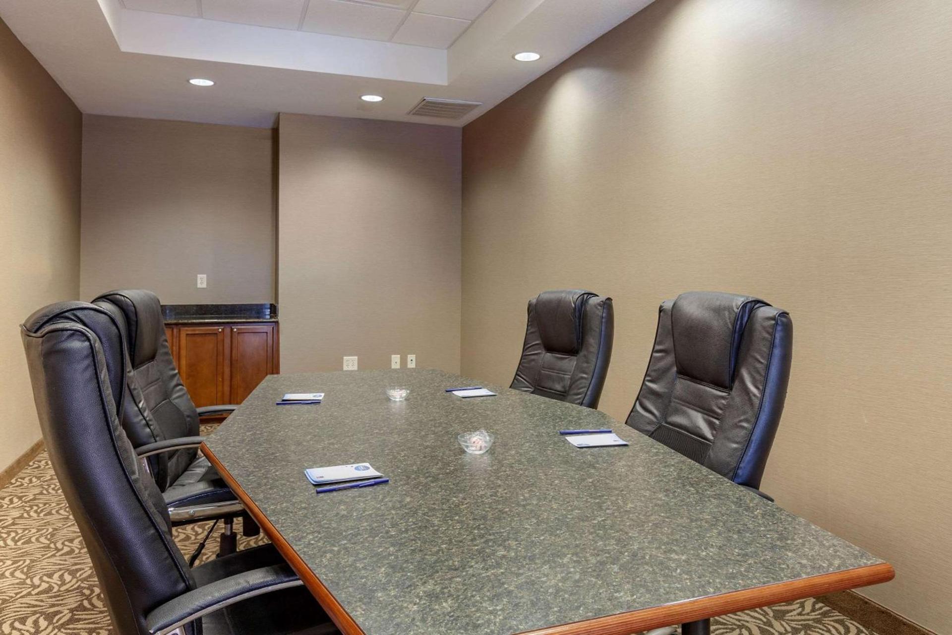 Comfort Suites Glendale - State Farm Stadium Area photo 32