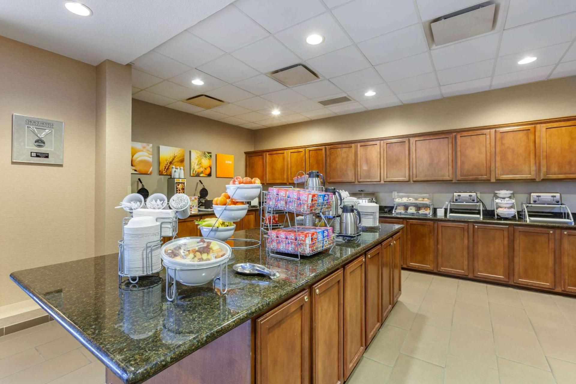 Comfort Suites Glendale - State Farm Stadium Area photo 34