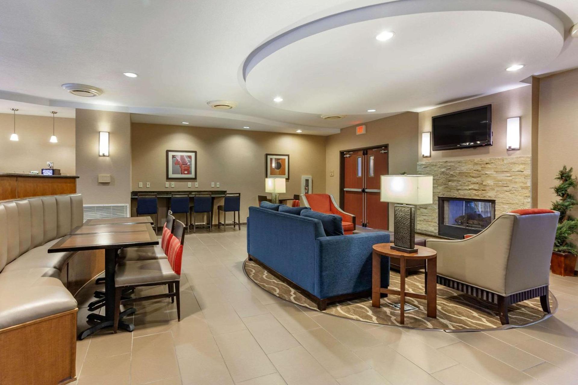 Comfort Suites Glendale - State Farm Stadium Area photo 36