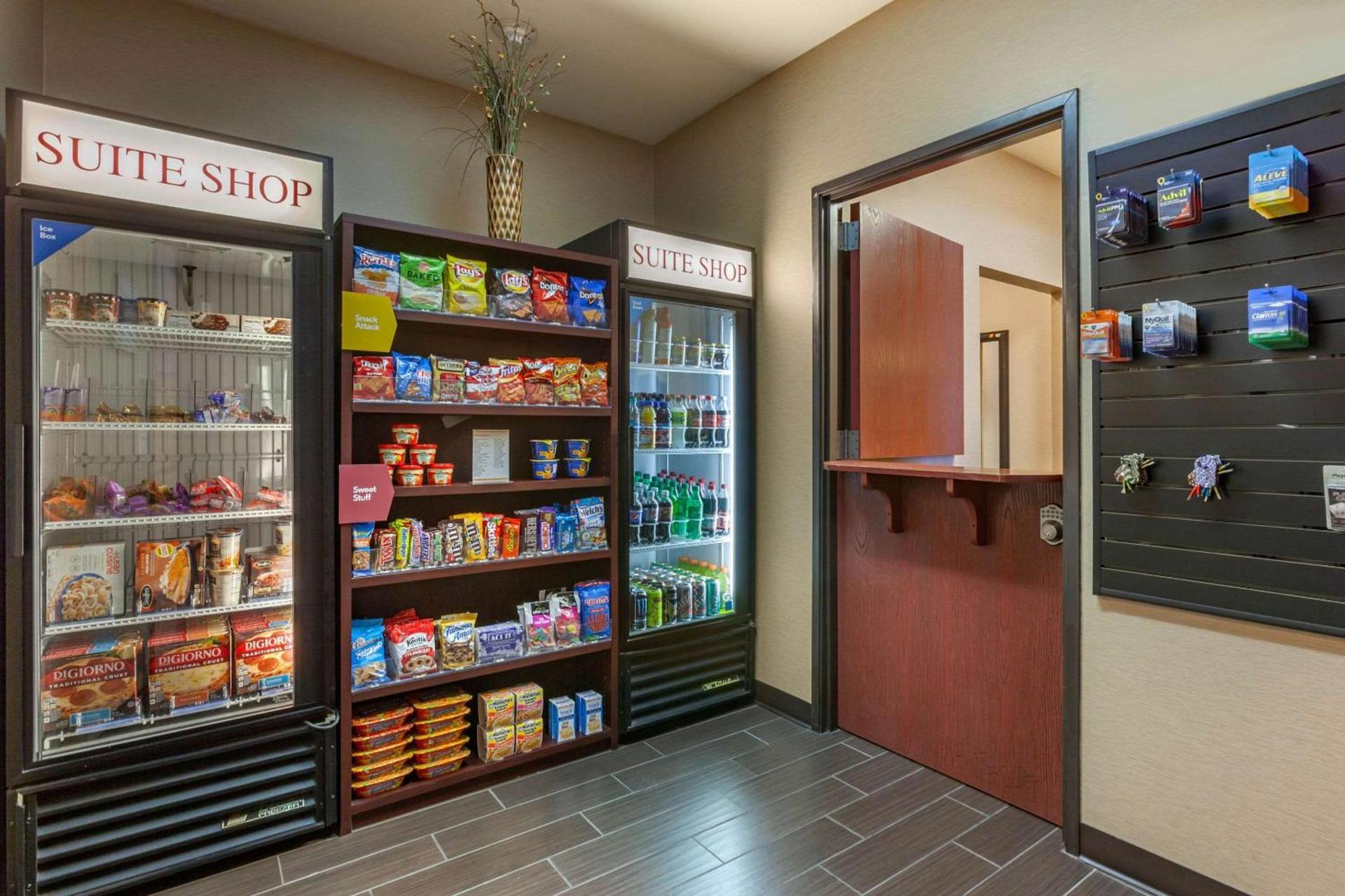 Comfort Suites Glendale - State Farm Stadium Area photo 37