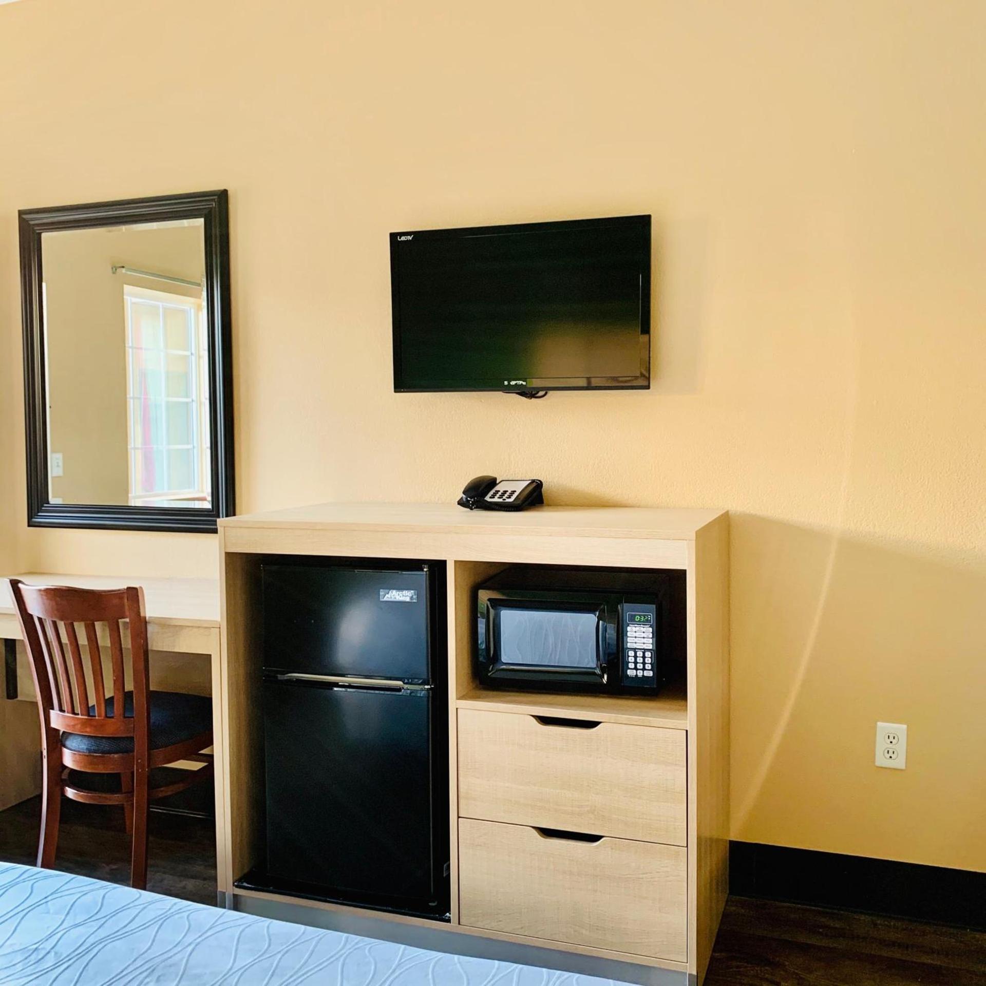 Weston Inn & Suites photo 35