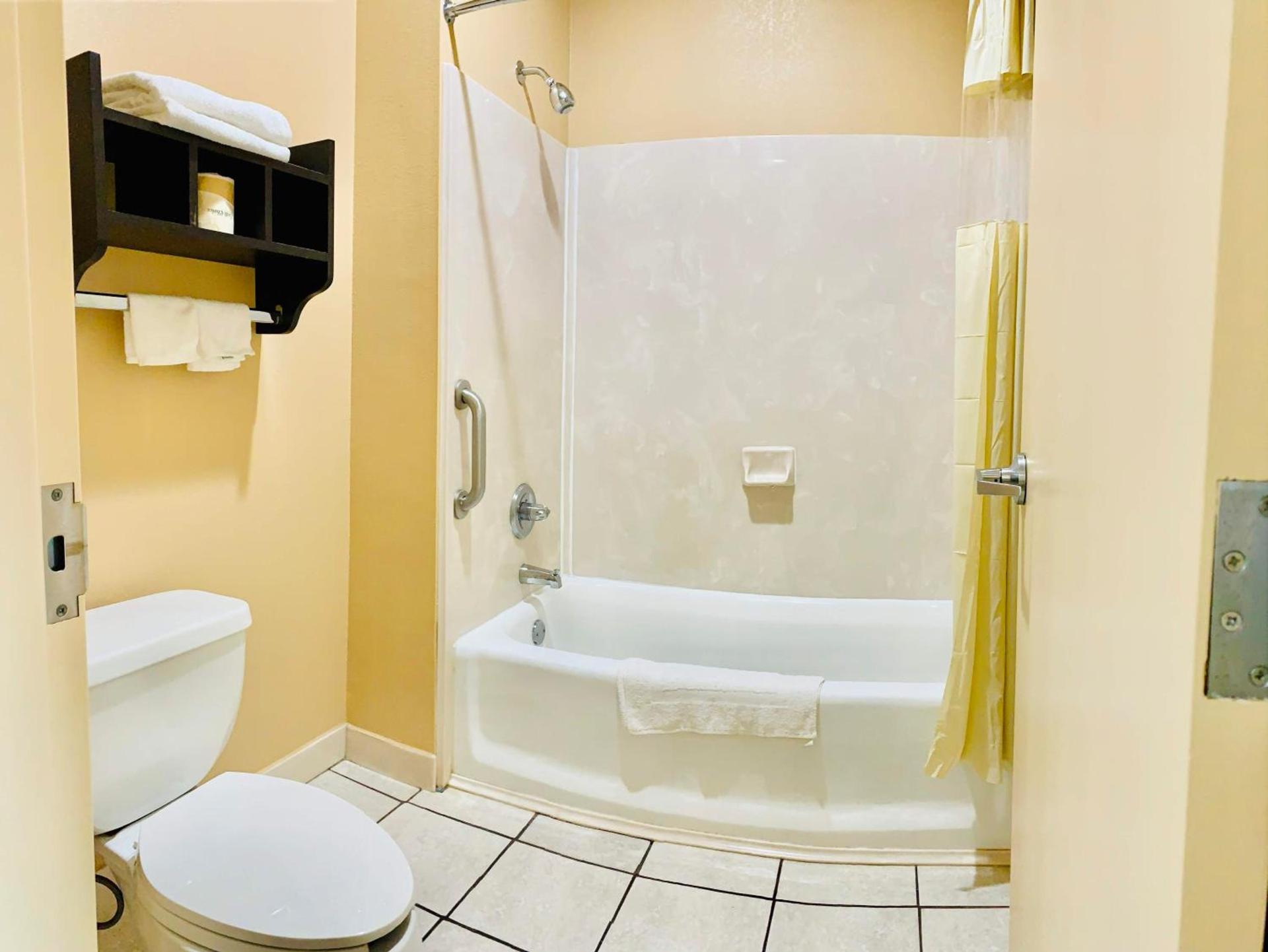 Weston Inn & Suites photo 34