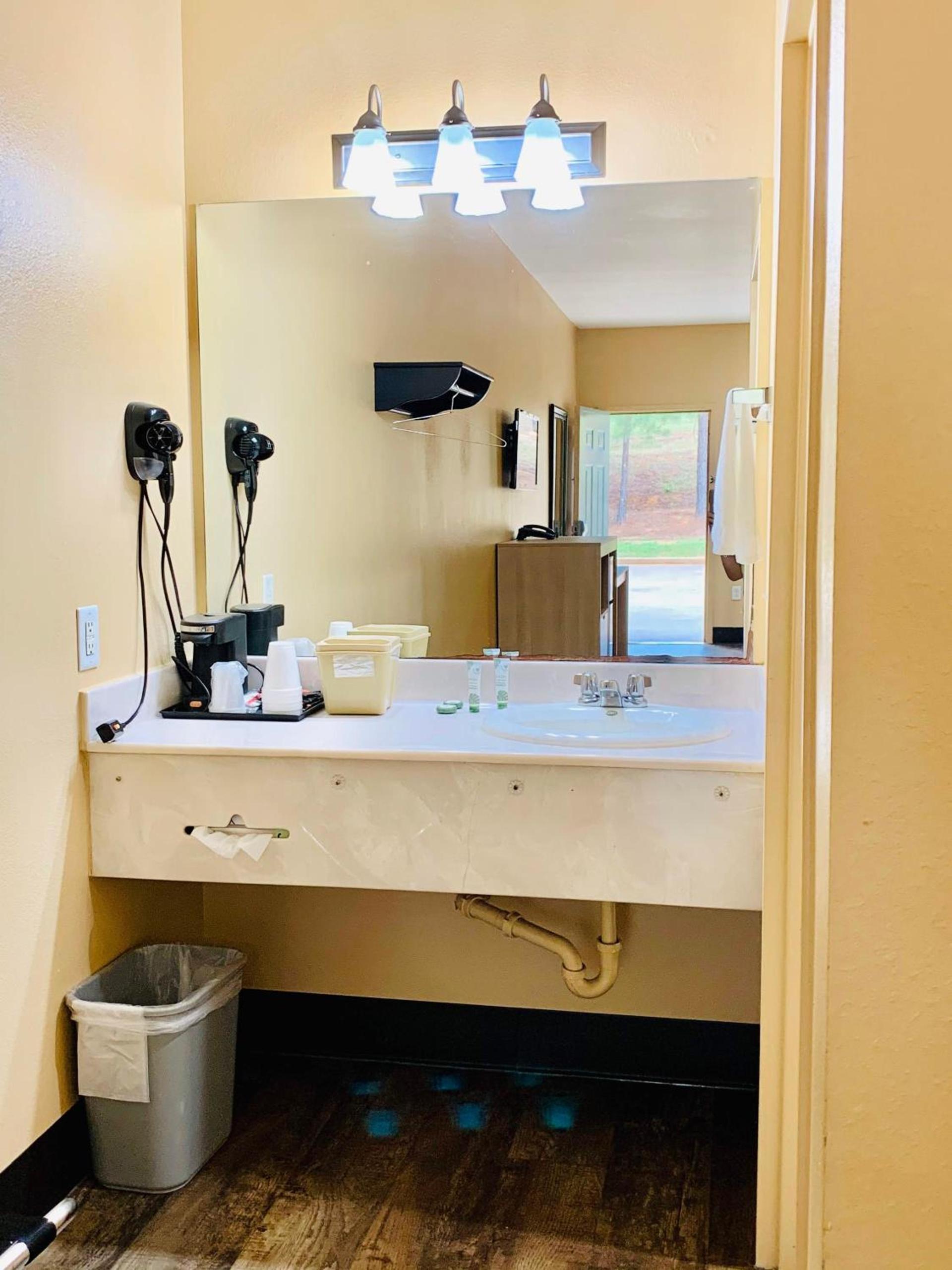 Weston Inn & Suites photo 29