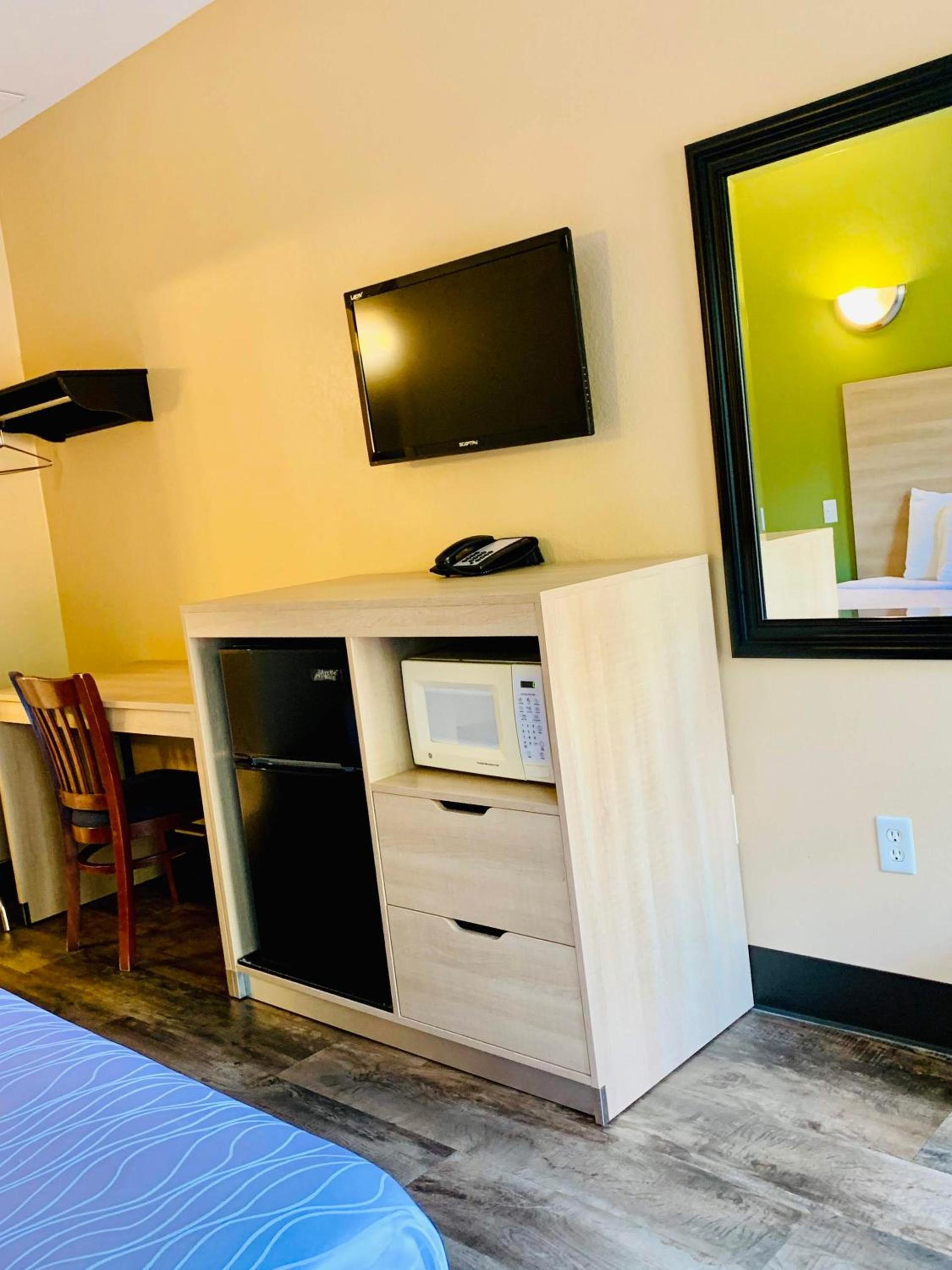 Weston Inn & Suites photo 27