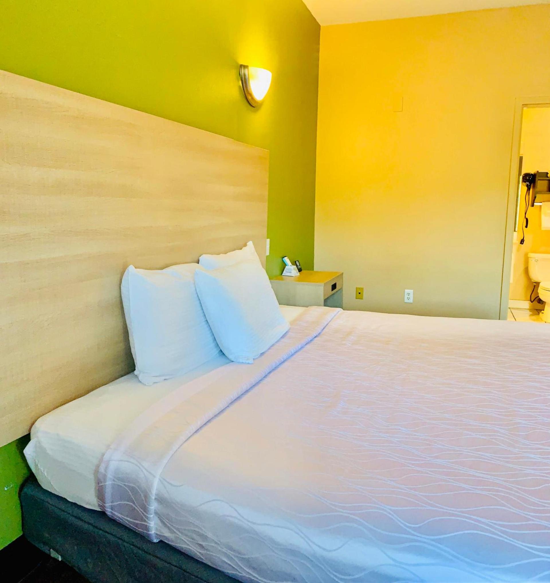 Weston Inn & Suites photo 26