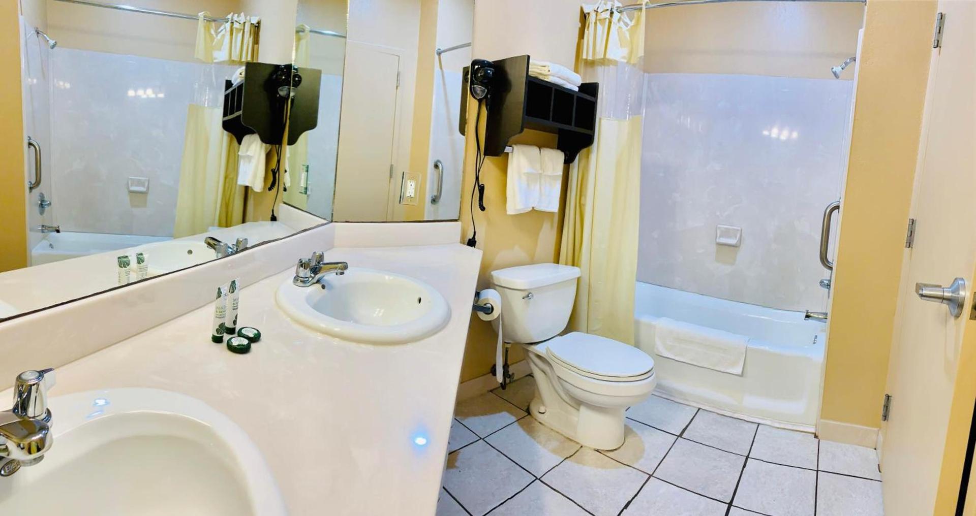 Weston Inn & Suites photo 25