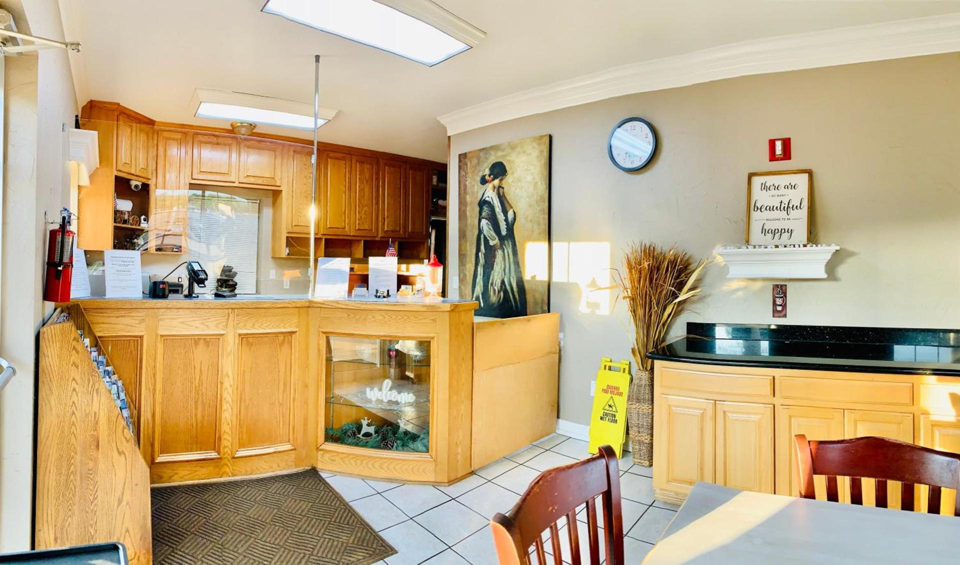 Weston Inn & Suites photo 4