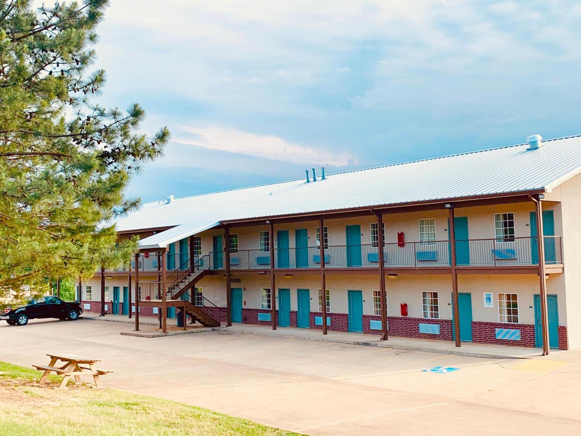Weston Inn & Suites photo 8