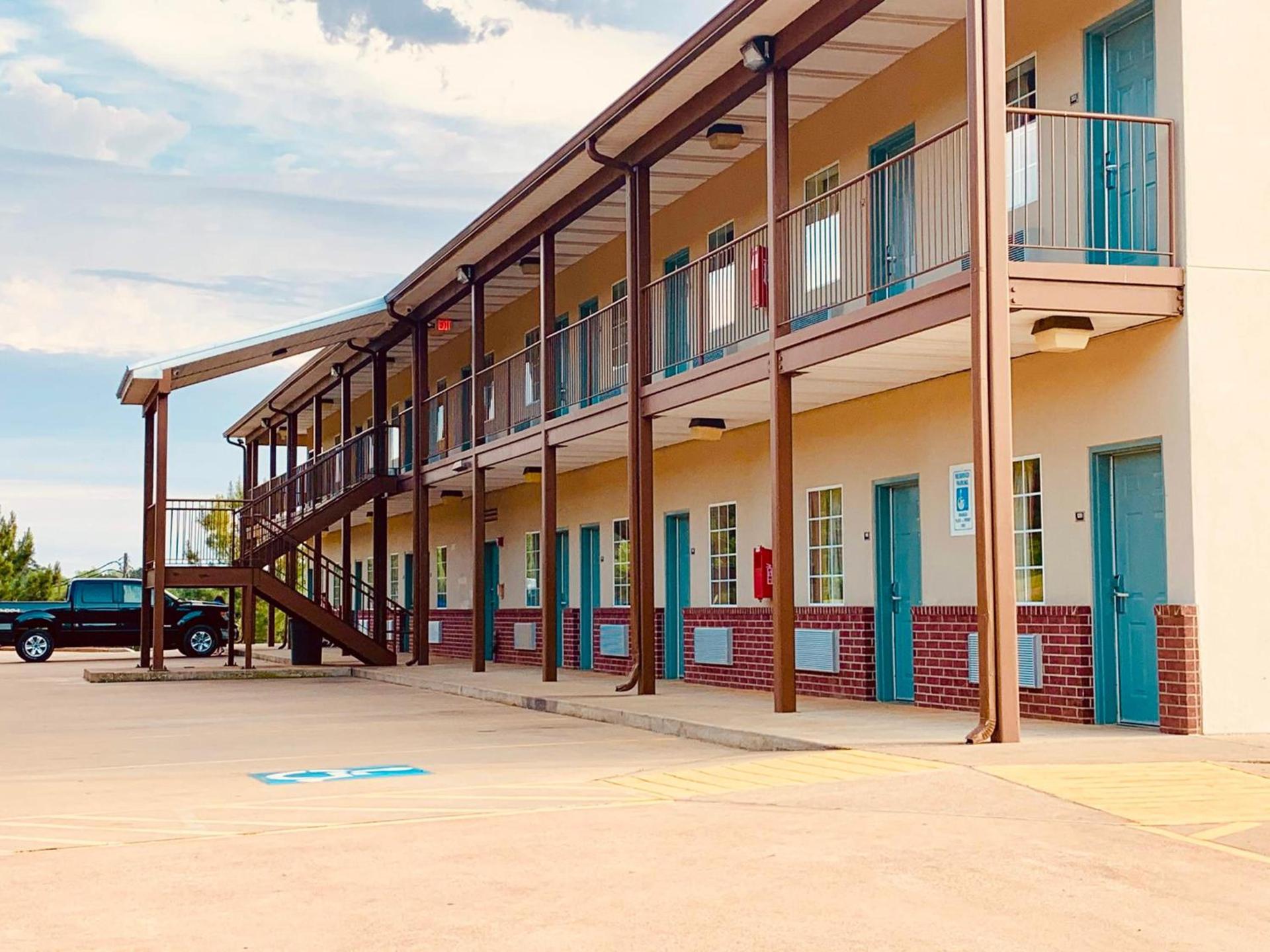 Weston Inn & Suites photo 15