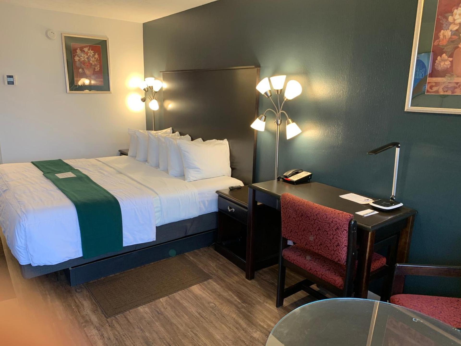 Baymont by Wyndham Petoskey photo 11